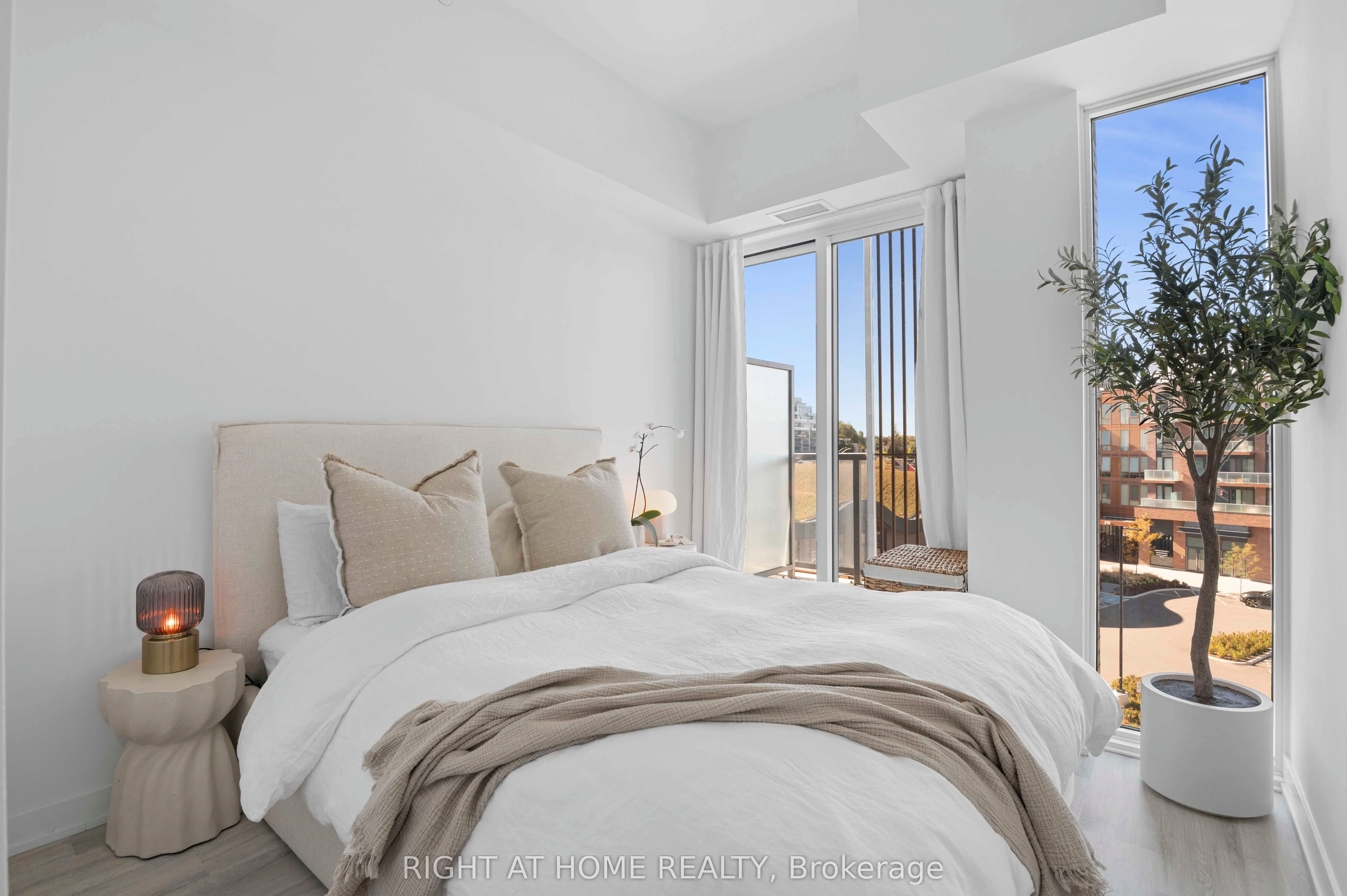 220 Missinnihe Way #403