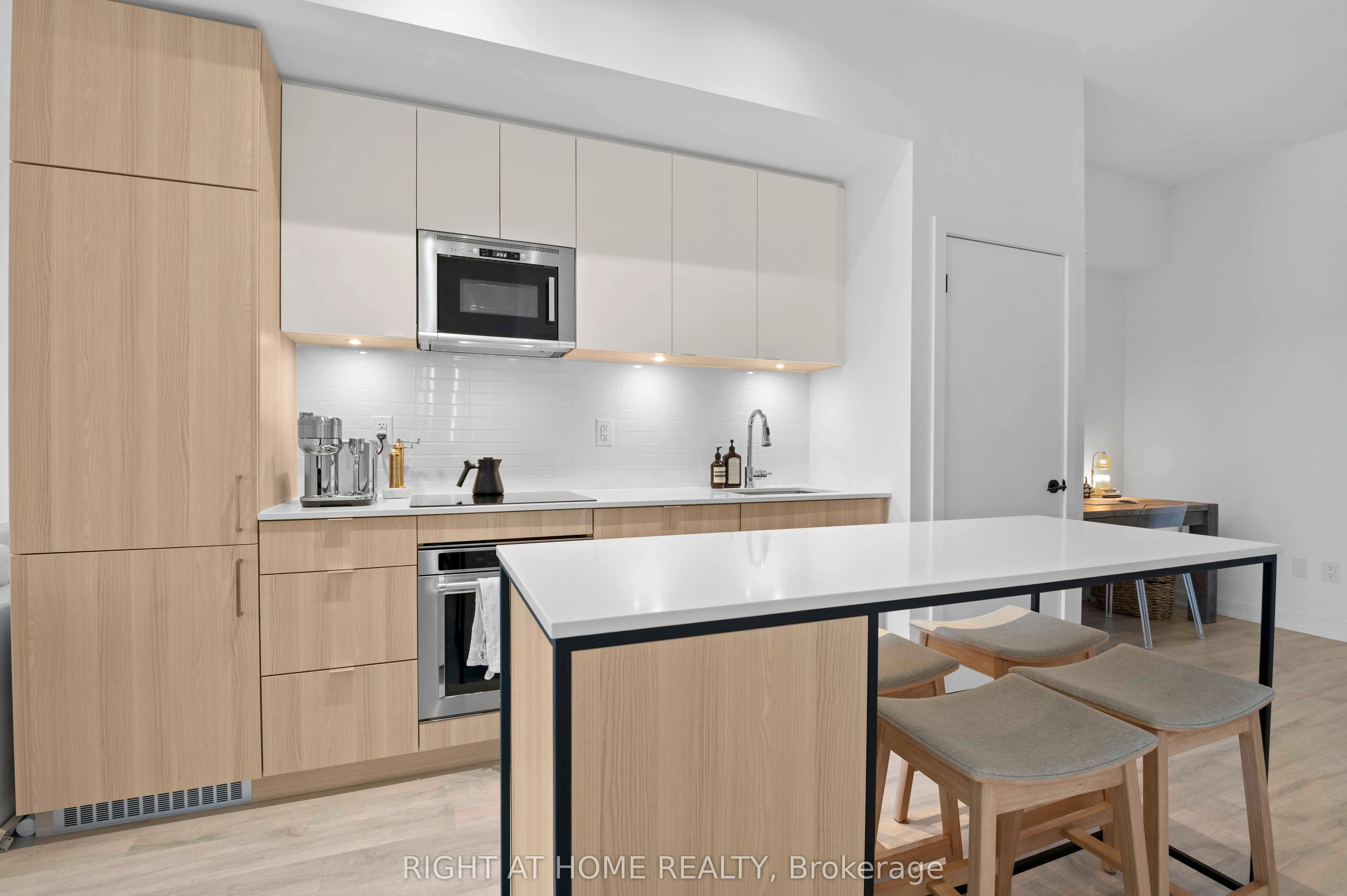 220 Missinnihe Way #403