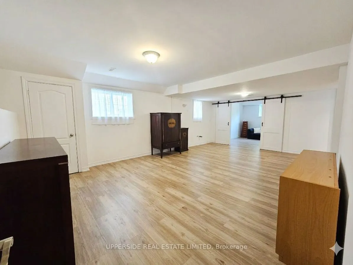 4 Kingsley Road S