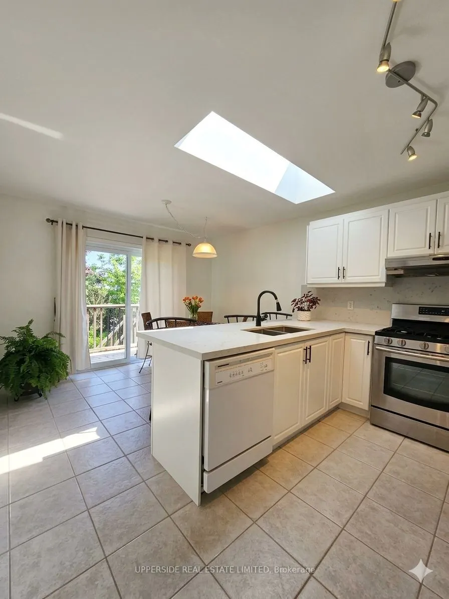 4 Kingsley Road S