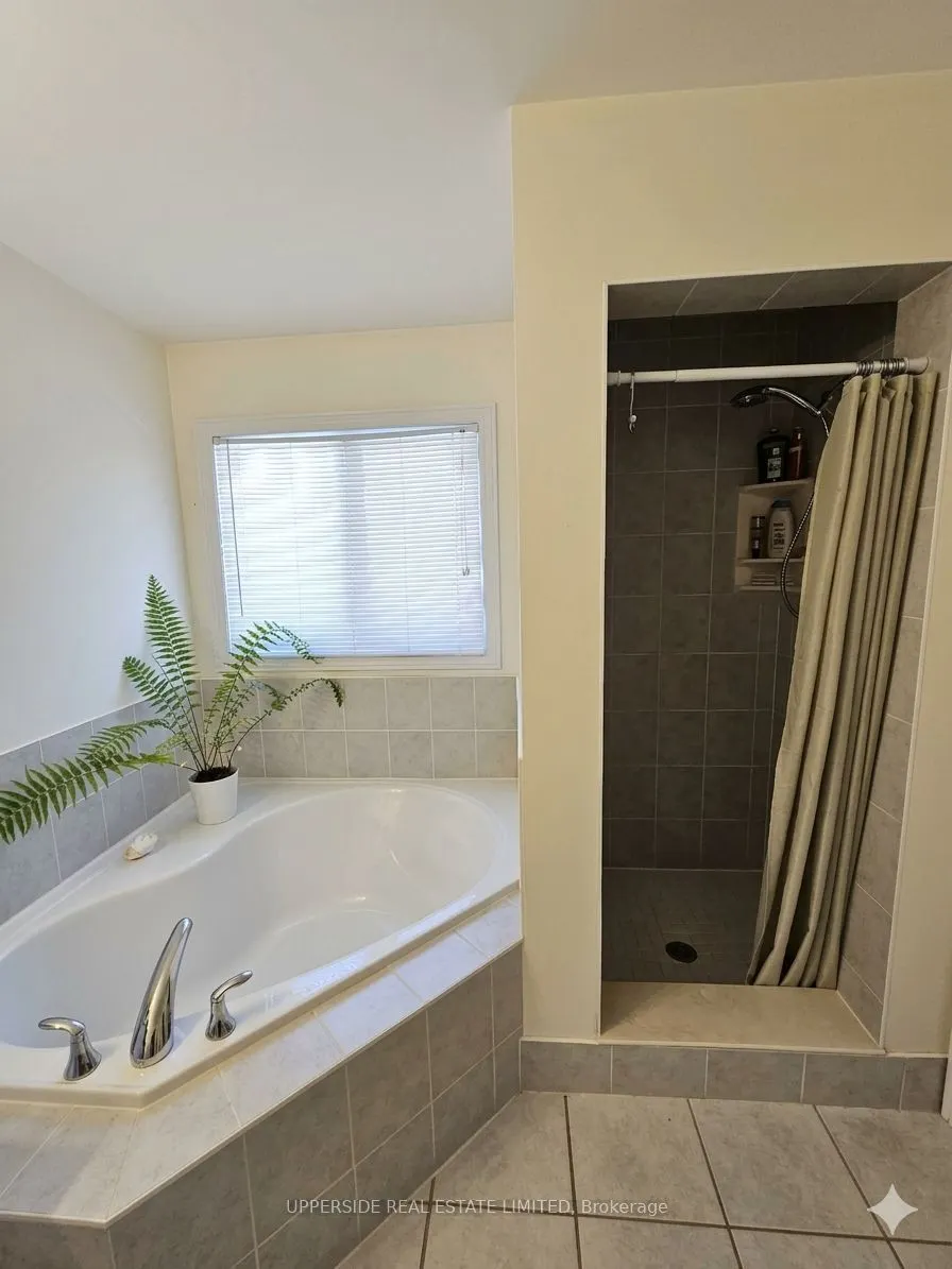 4 Kingsley Road S