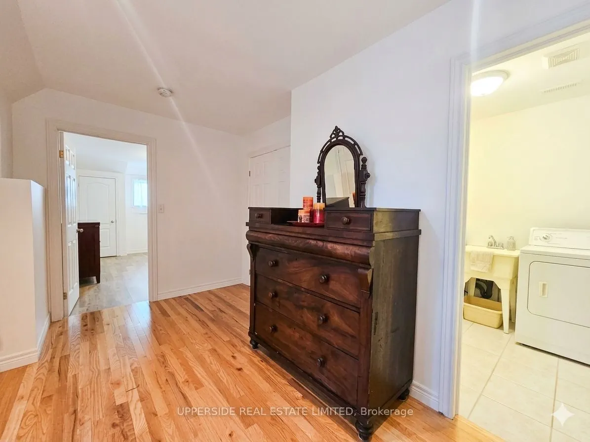 4 Kingsley Road S