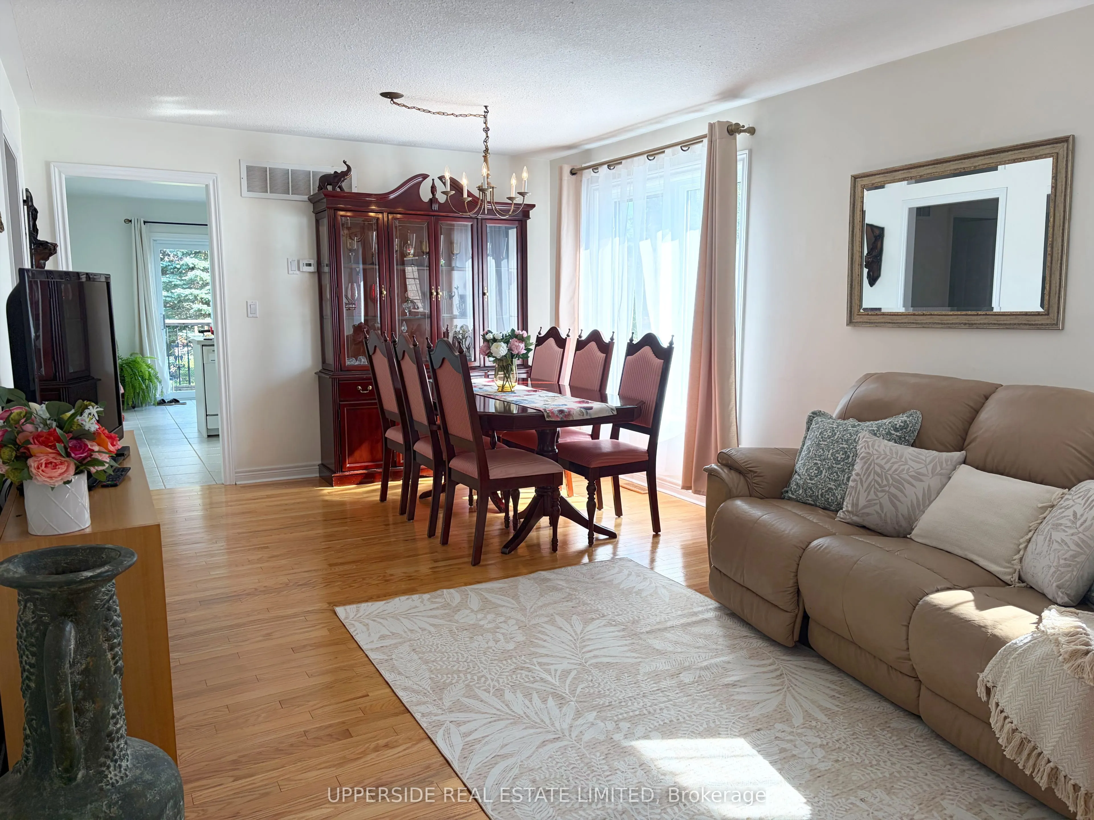 4 Kingsley Road S