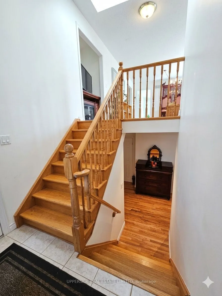 4 Kingsley Road S