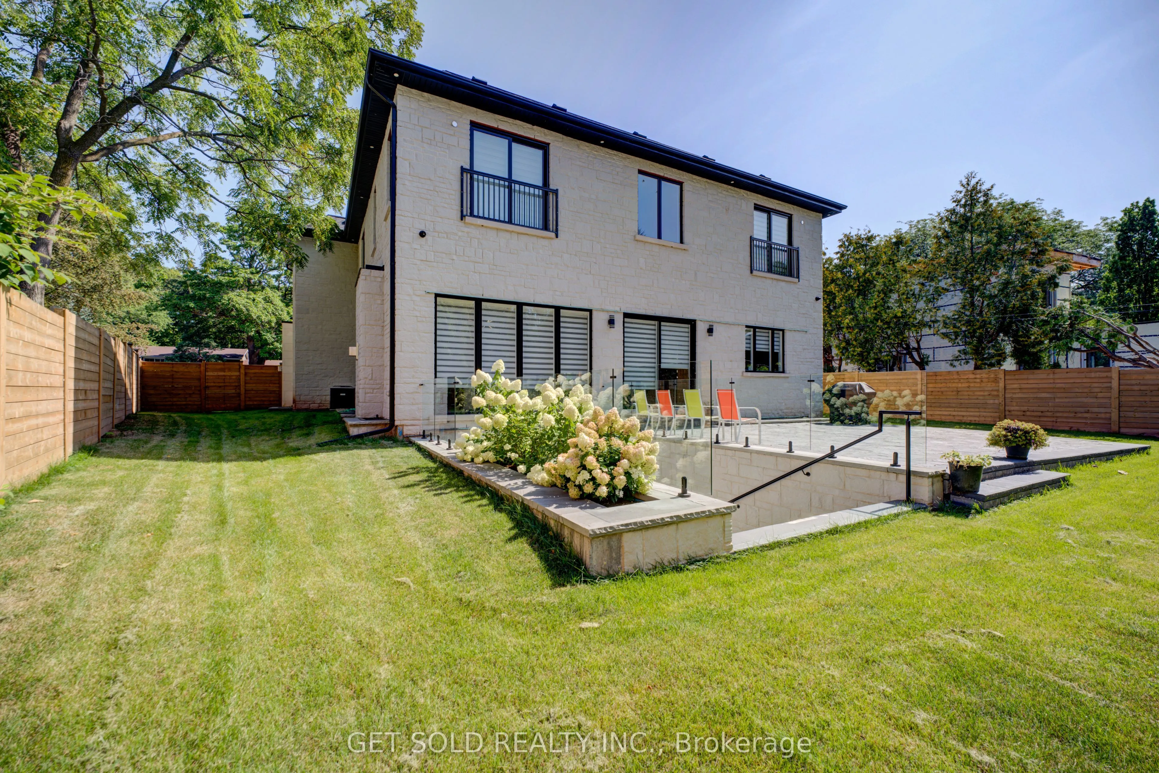 150 Wolfdale Avenue