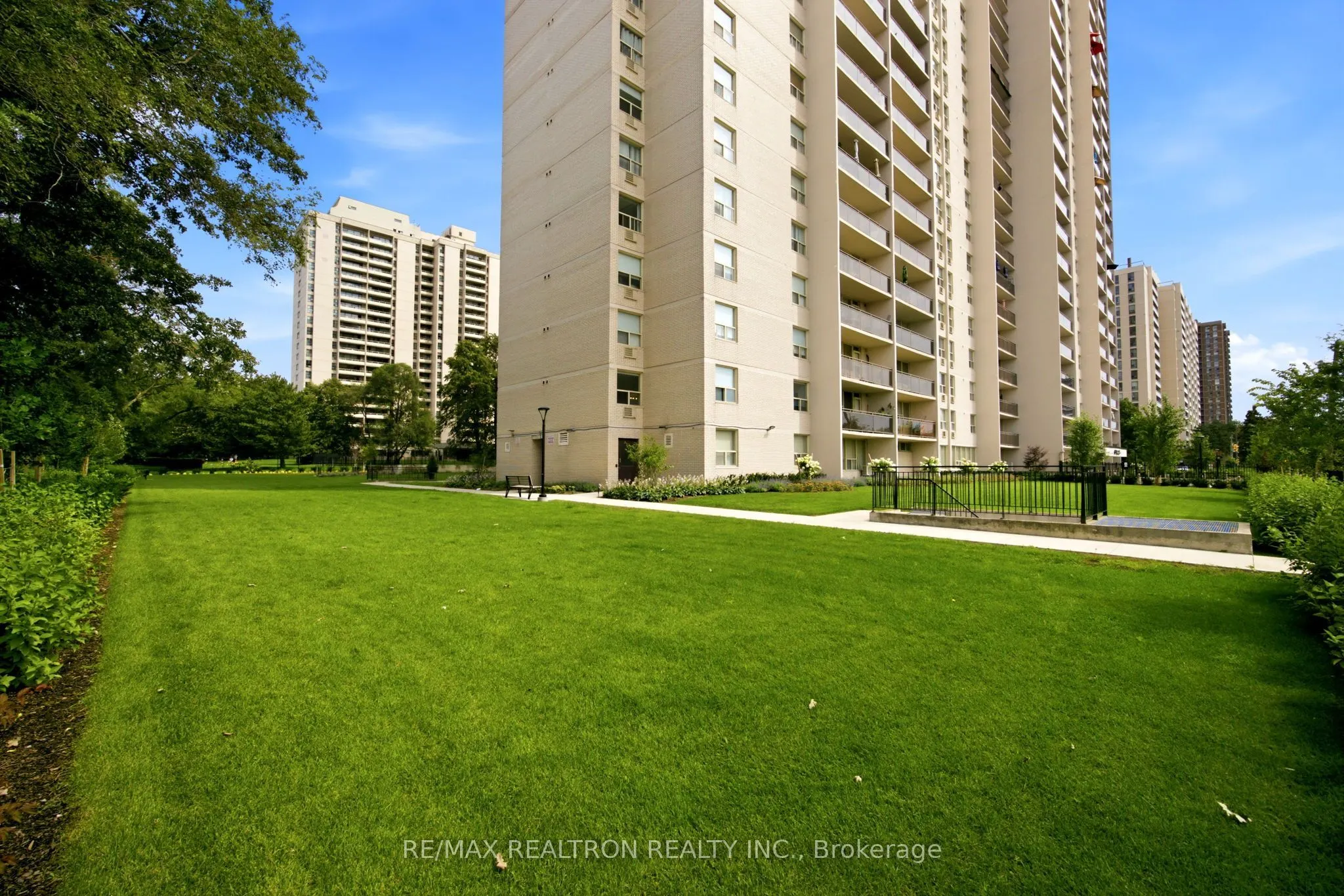 155 Marlee Avenue #909