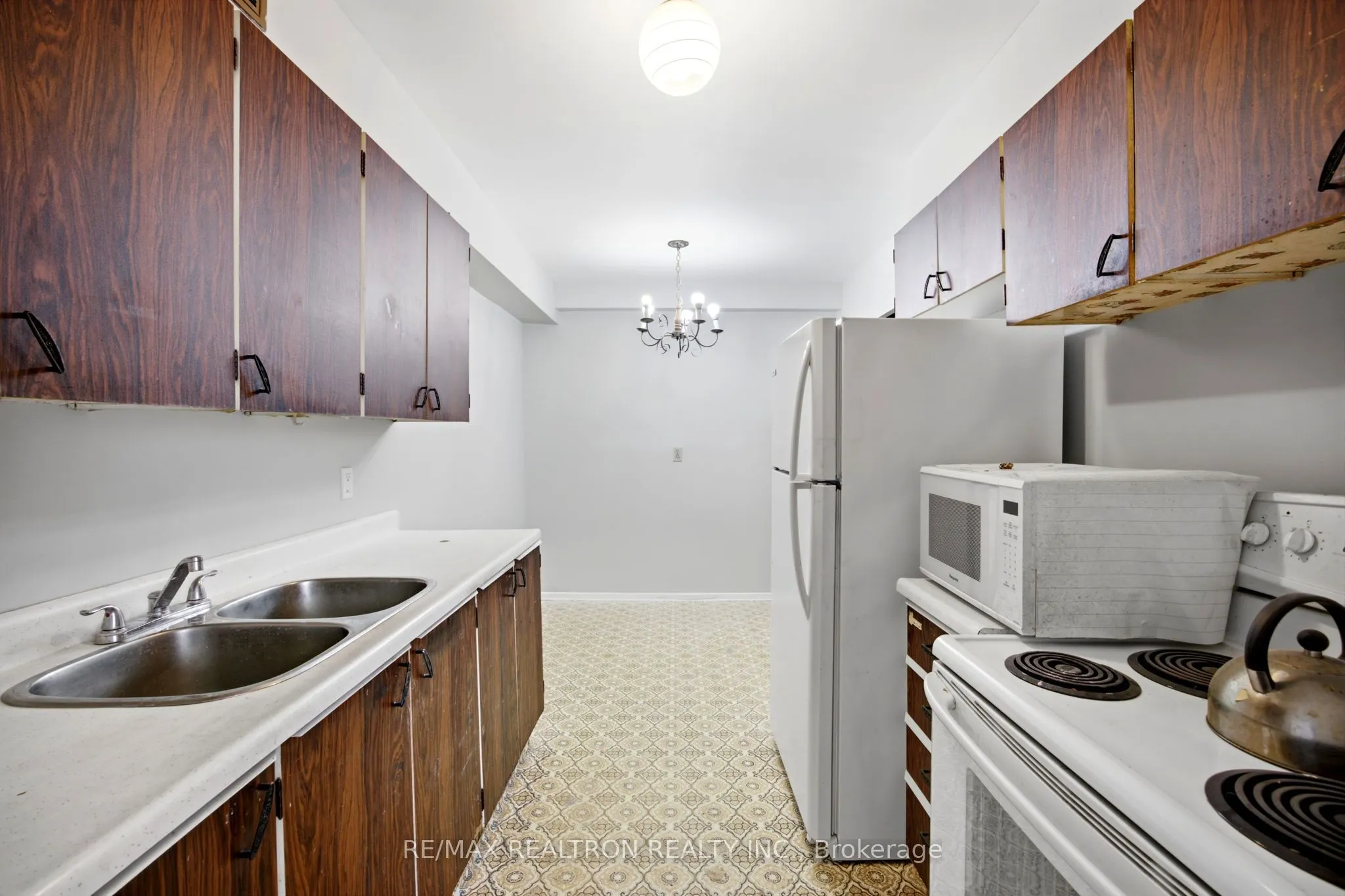 155 Marlee Avenue #909