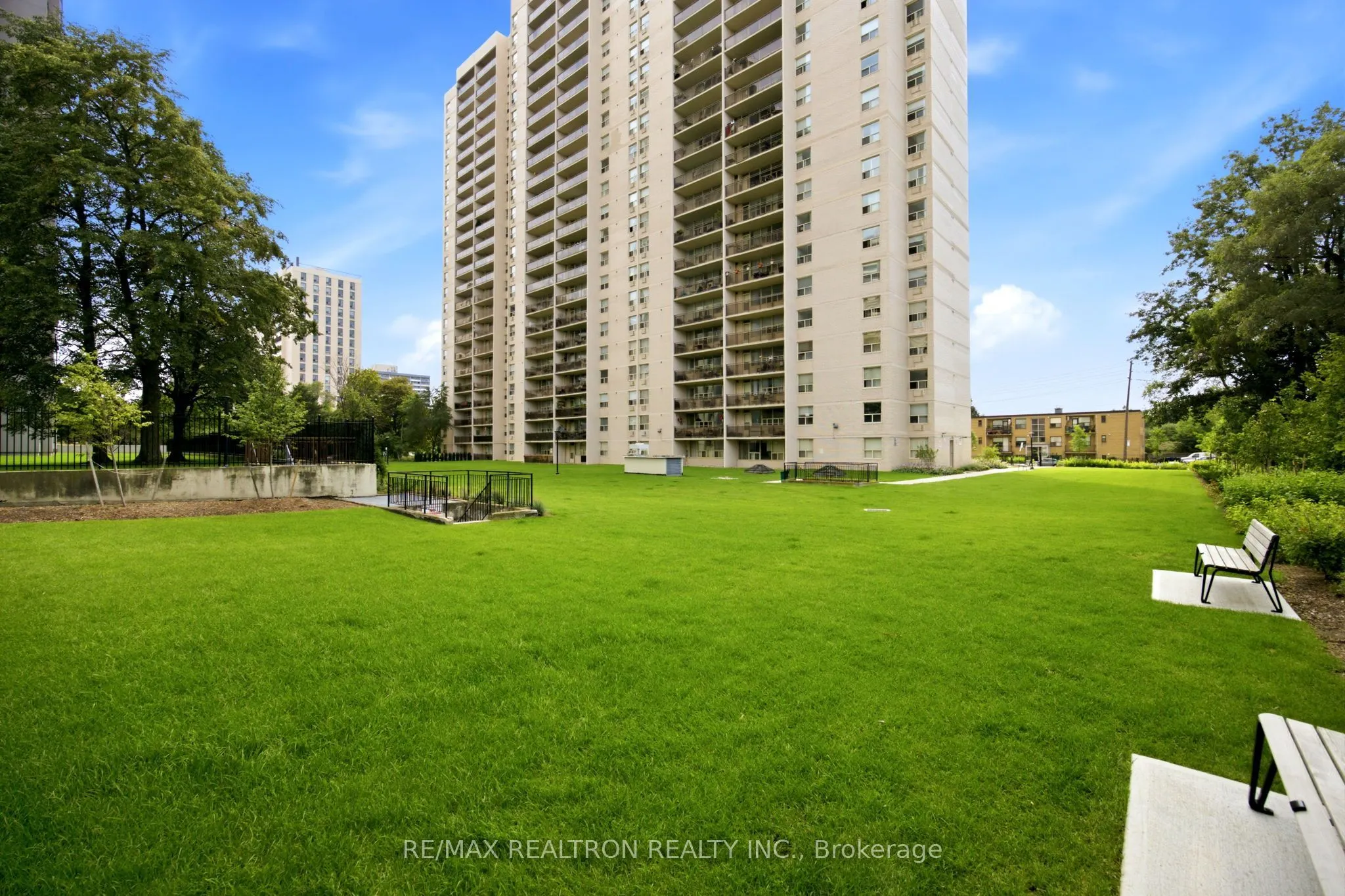 155 Marlee Avenue #909