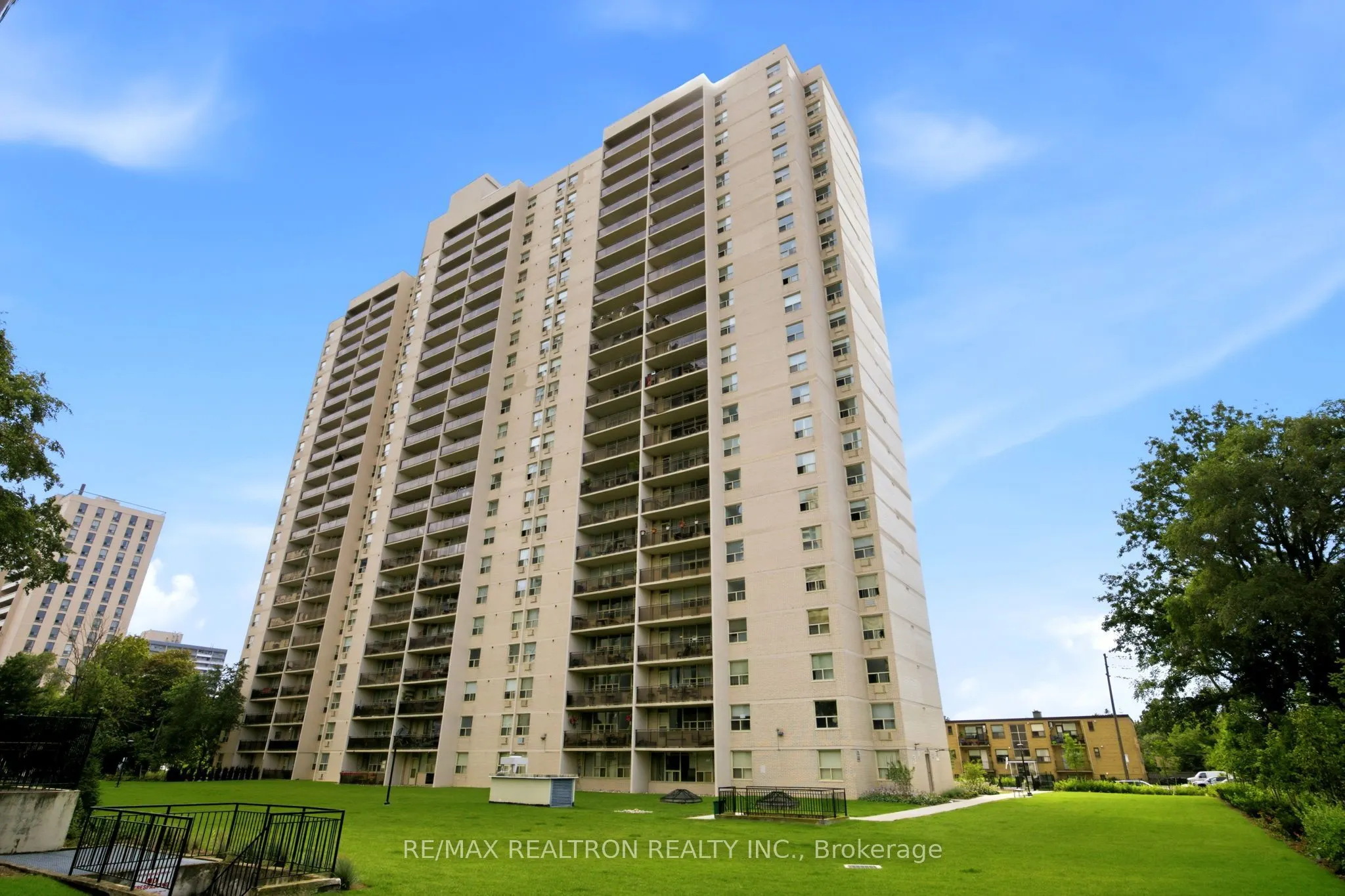 155 Marlee Avenue #909
