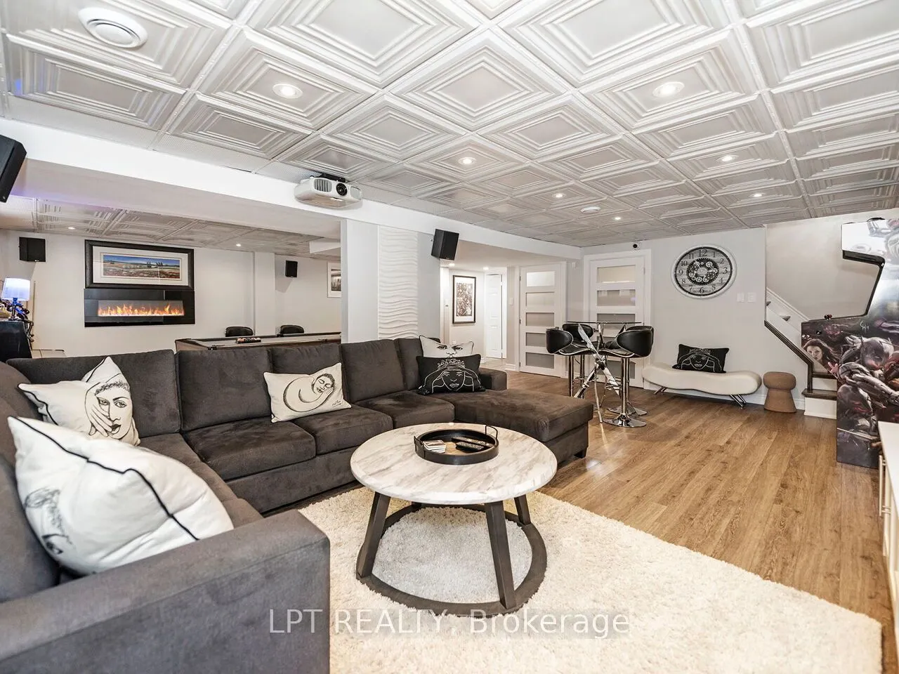 493 Tipperton Crescent