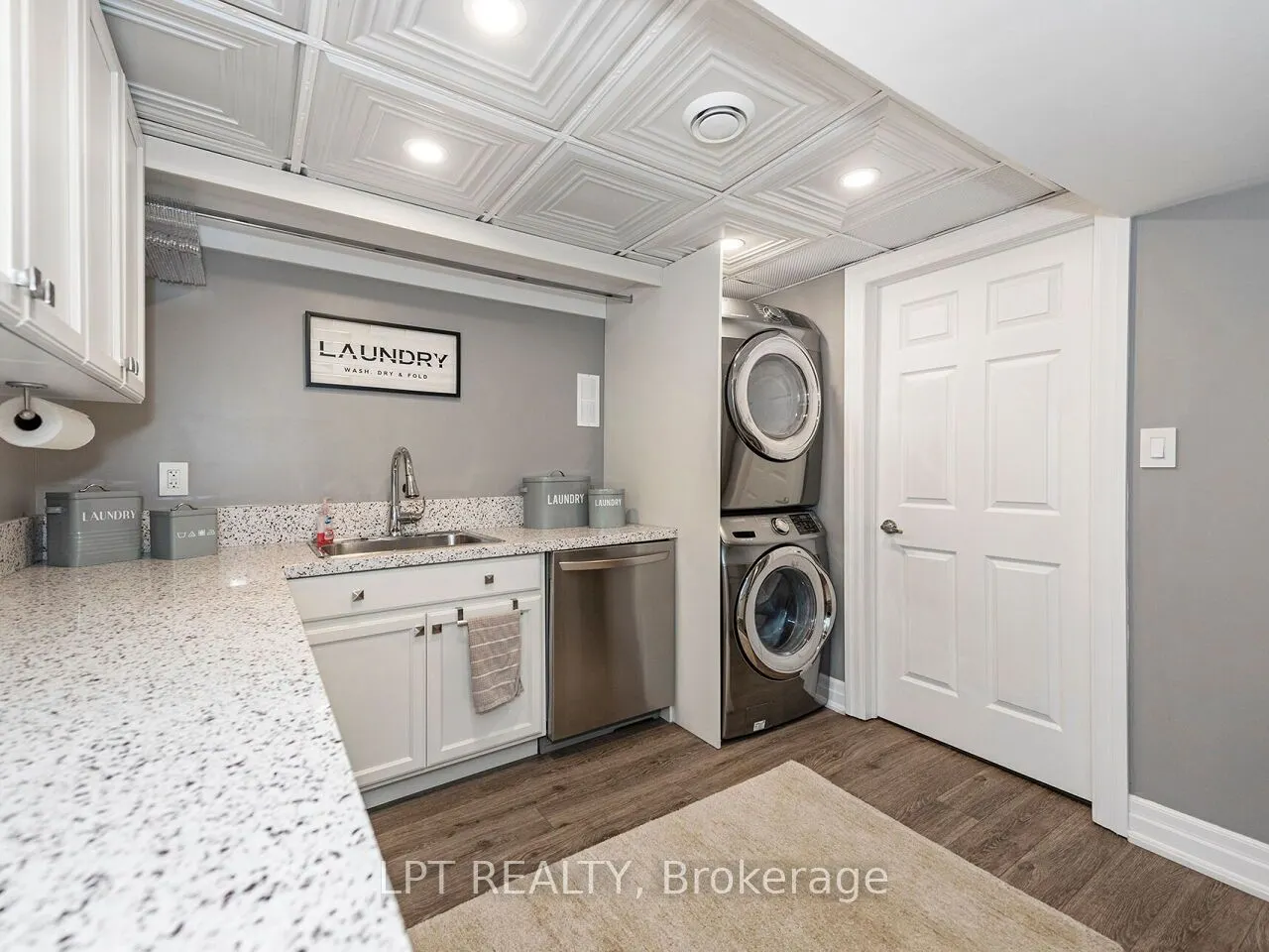 493 Tipperton Crescent