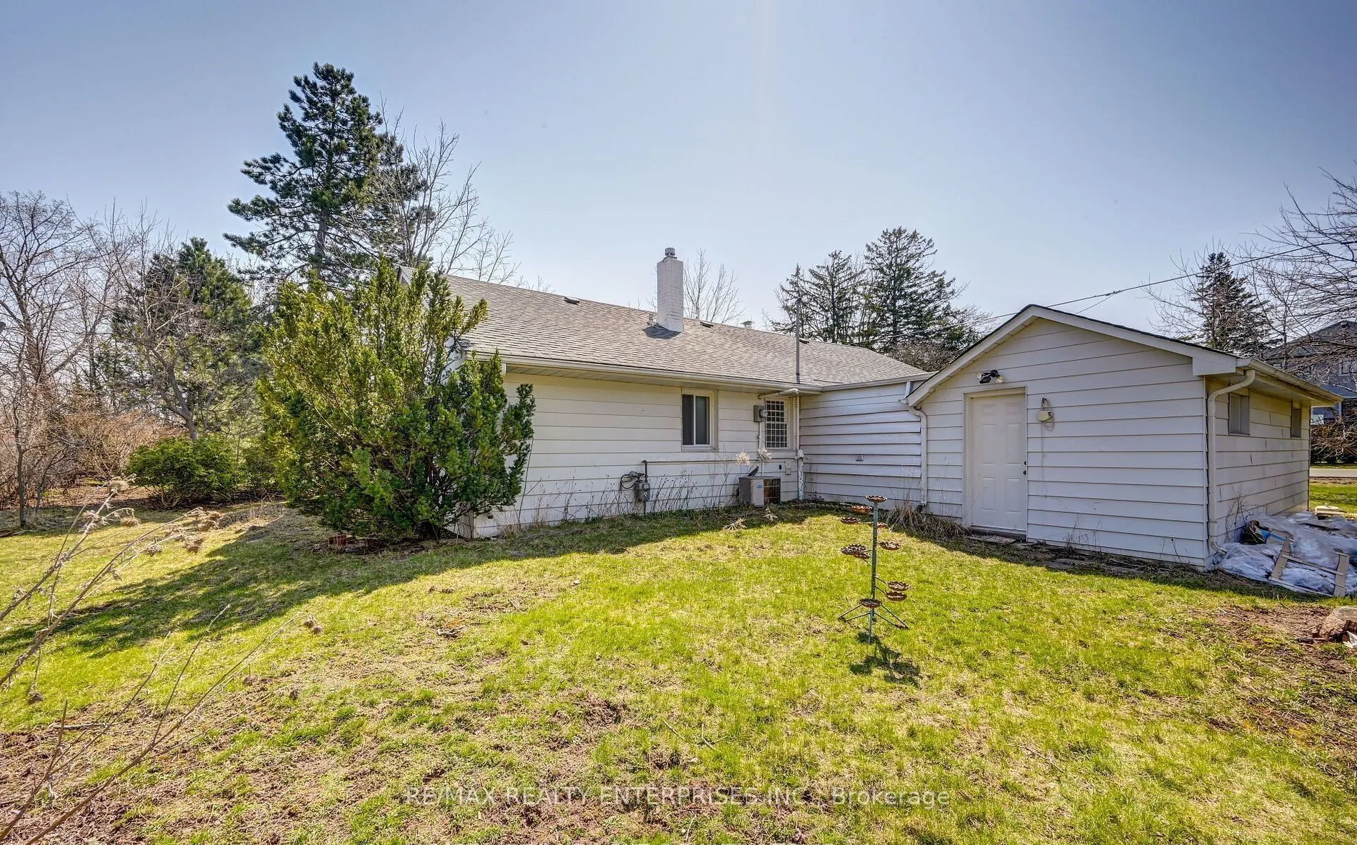 1235 Old River Road
