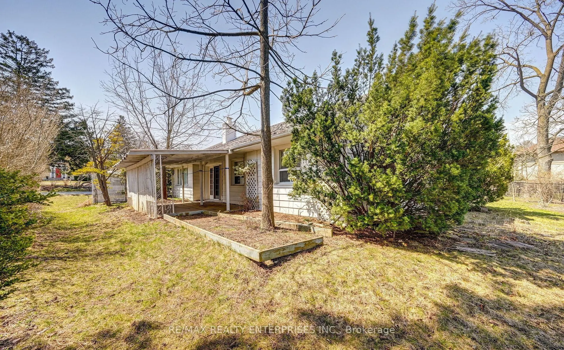 1235 Old River Road
