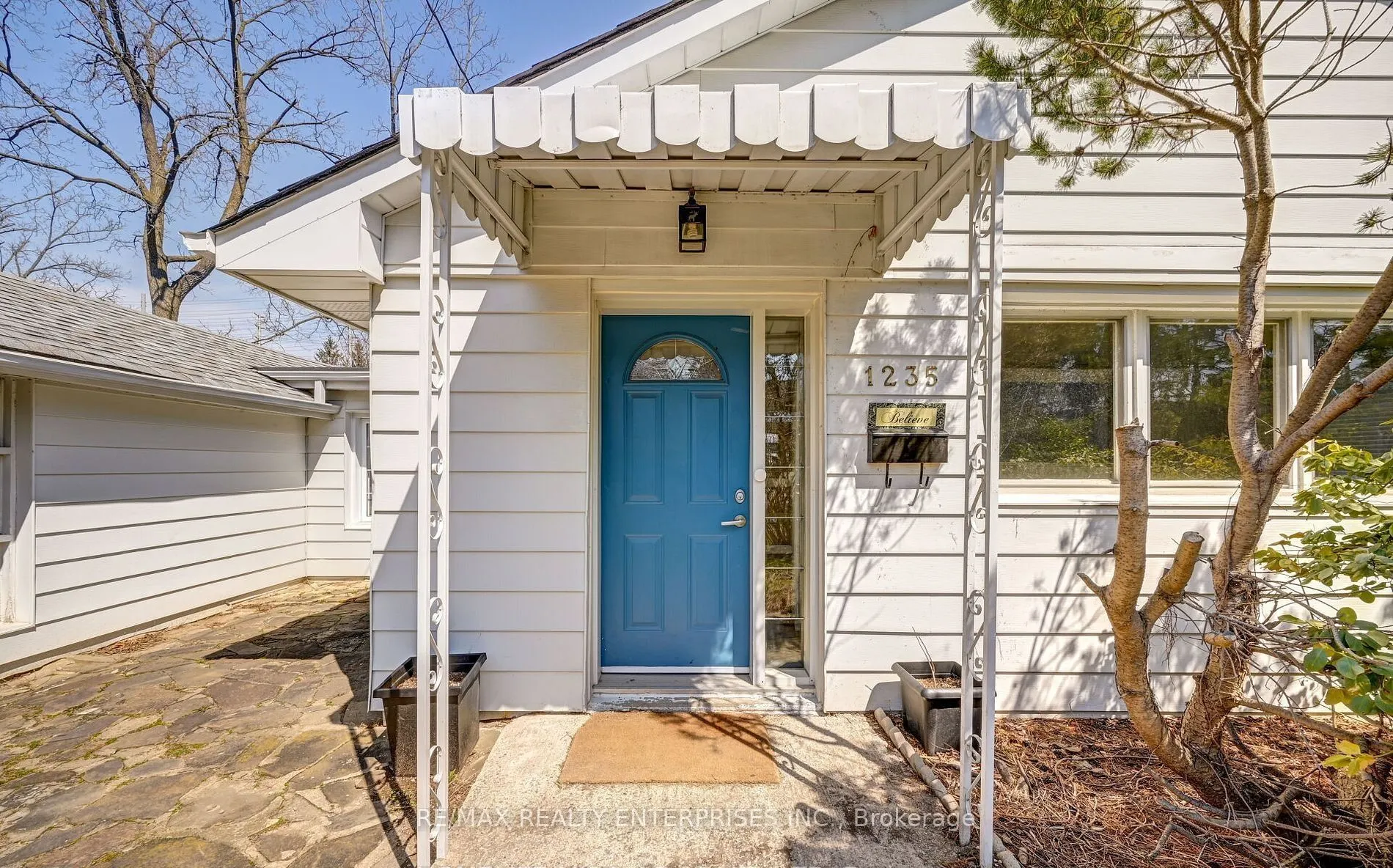 1235 Old River Road