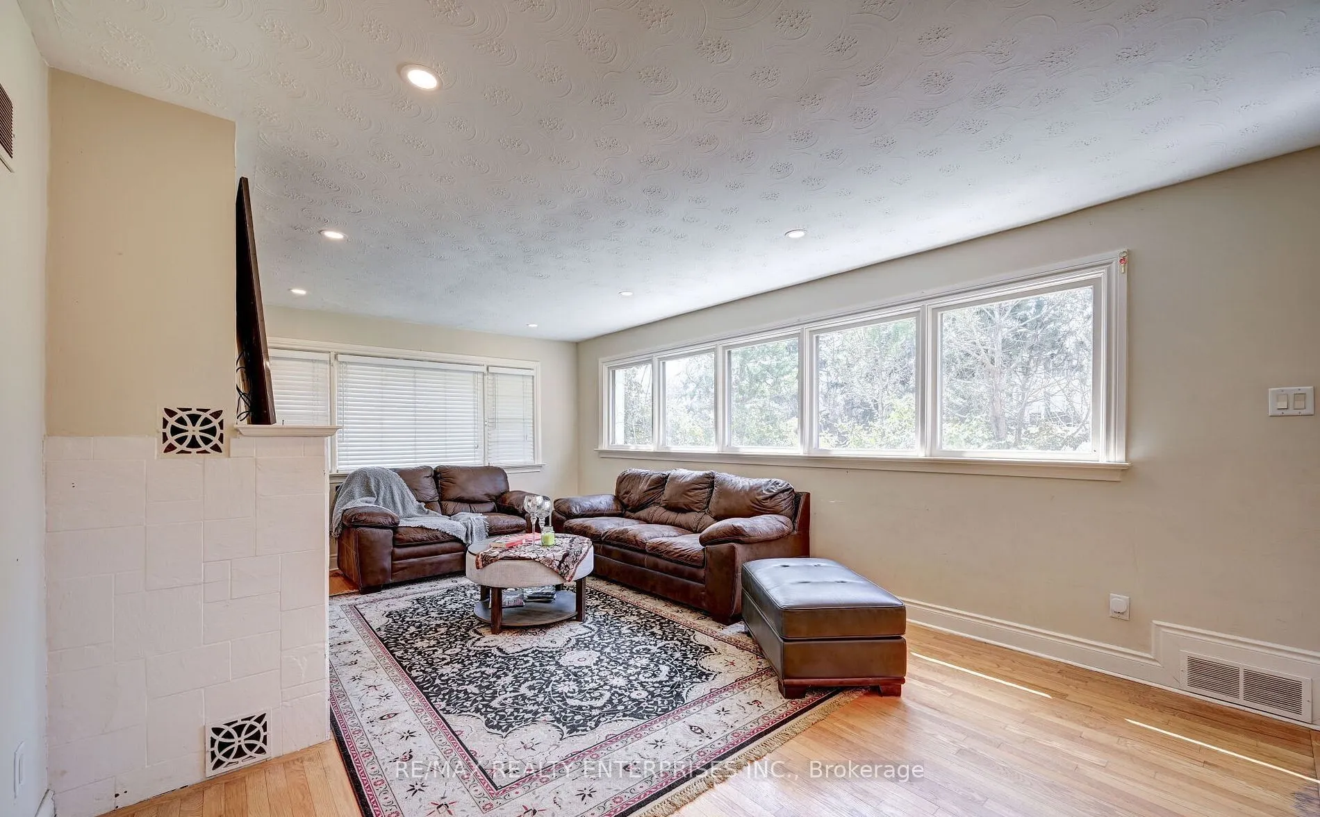 1235 Old River Road