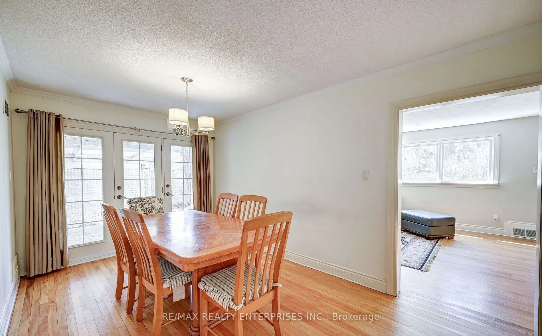 1235 Old River Road