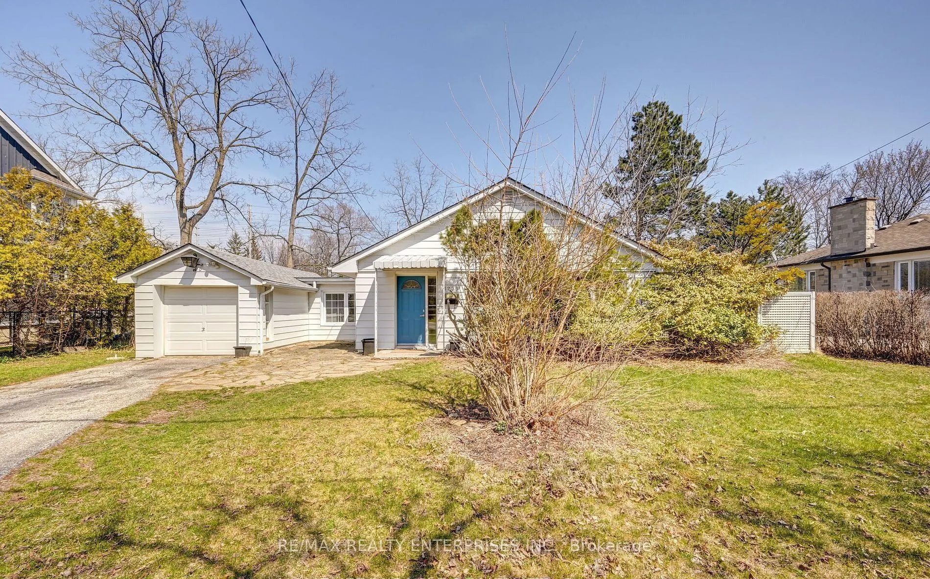 1235 Old River Road