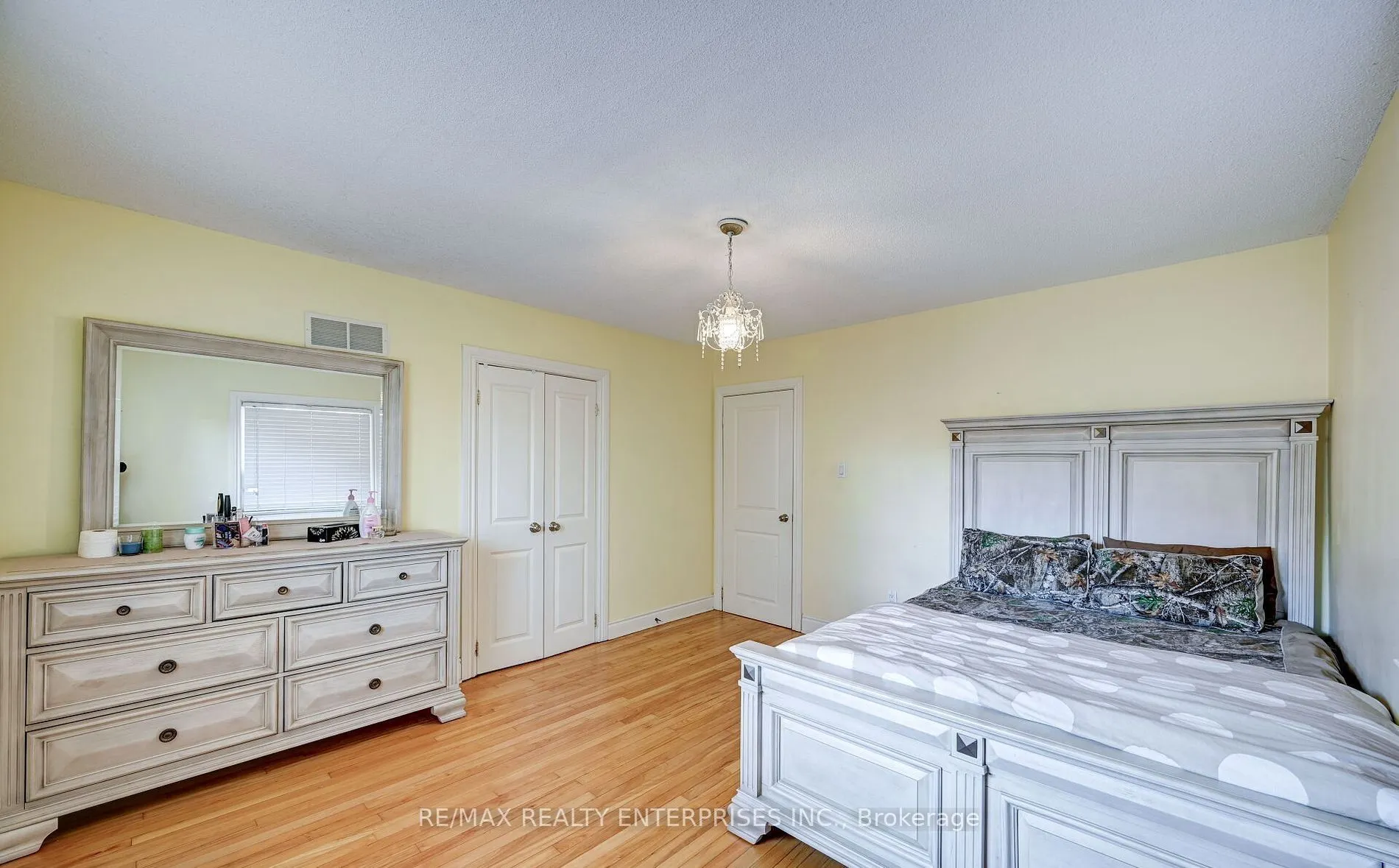 1235 Old River Road