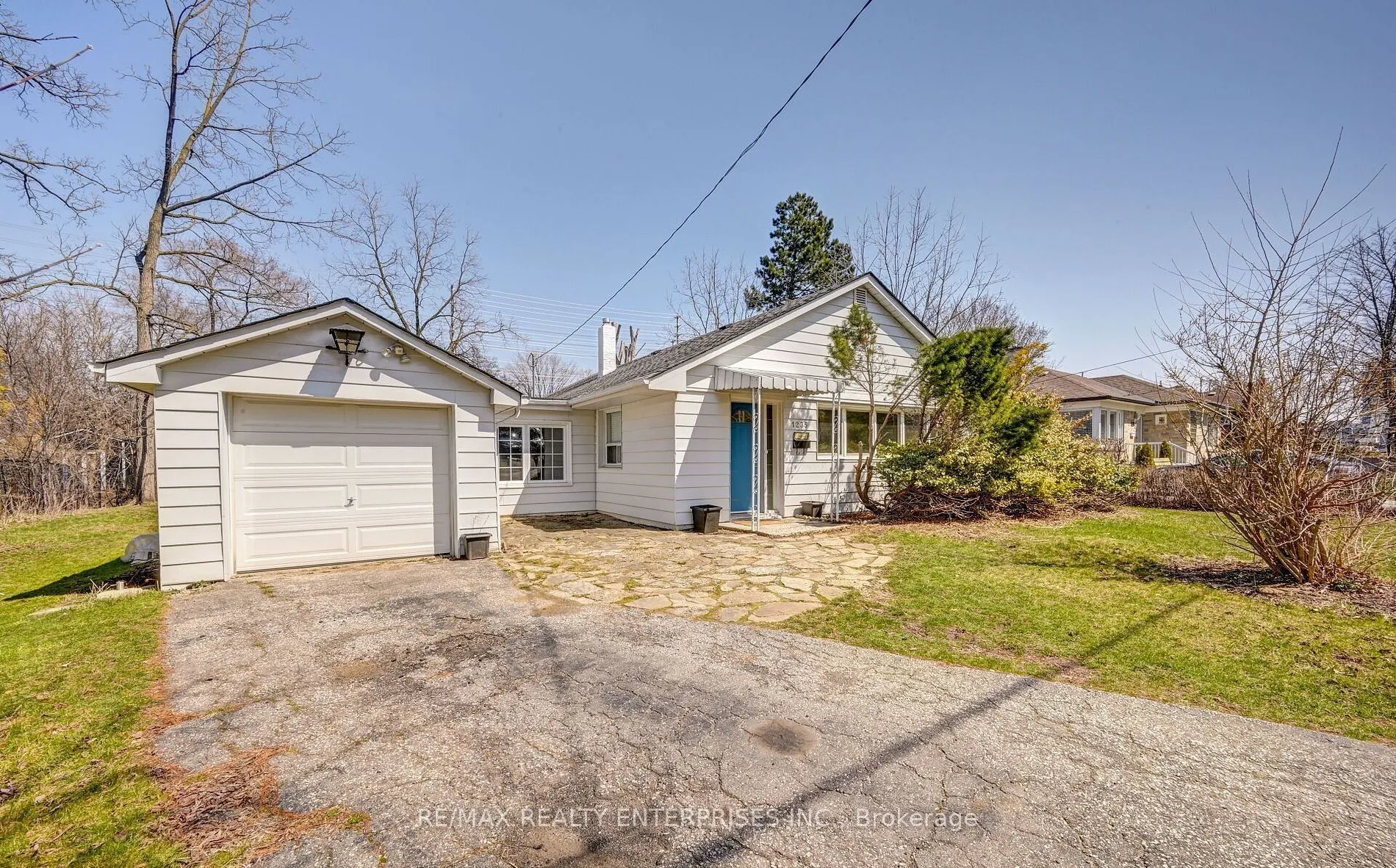 1235 Old River Road