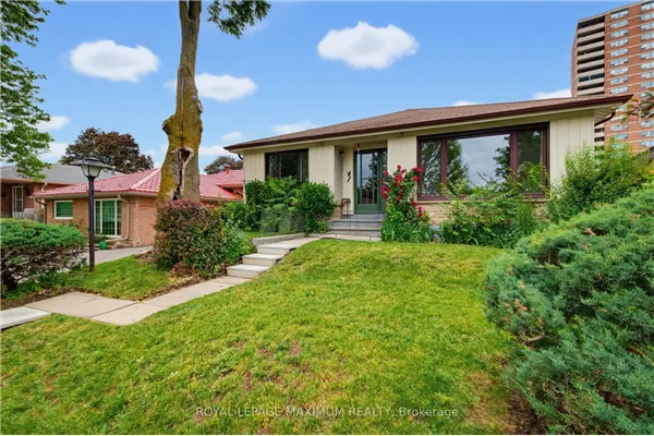 41 Strathavon Drive