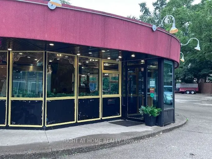 1969 Lakeshore Road W