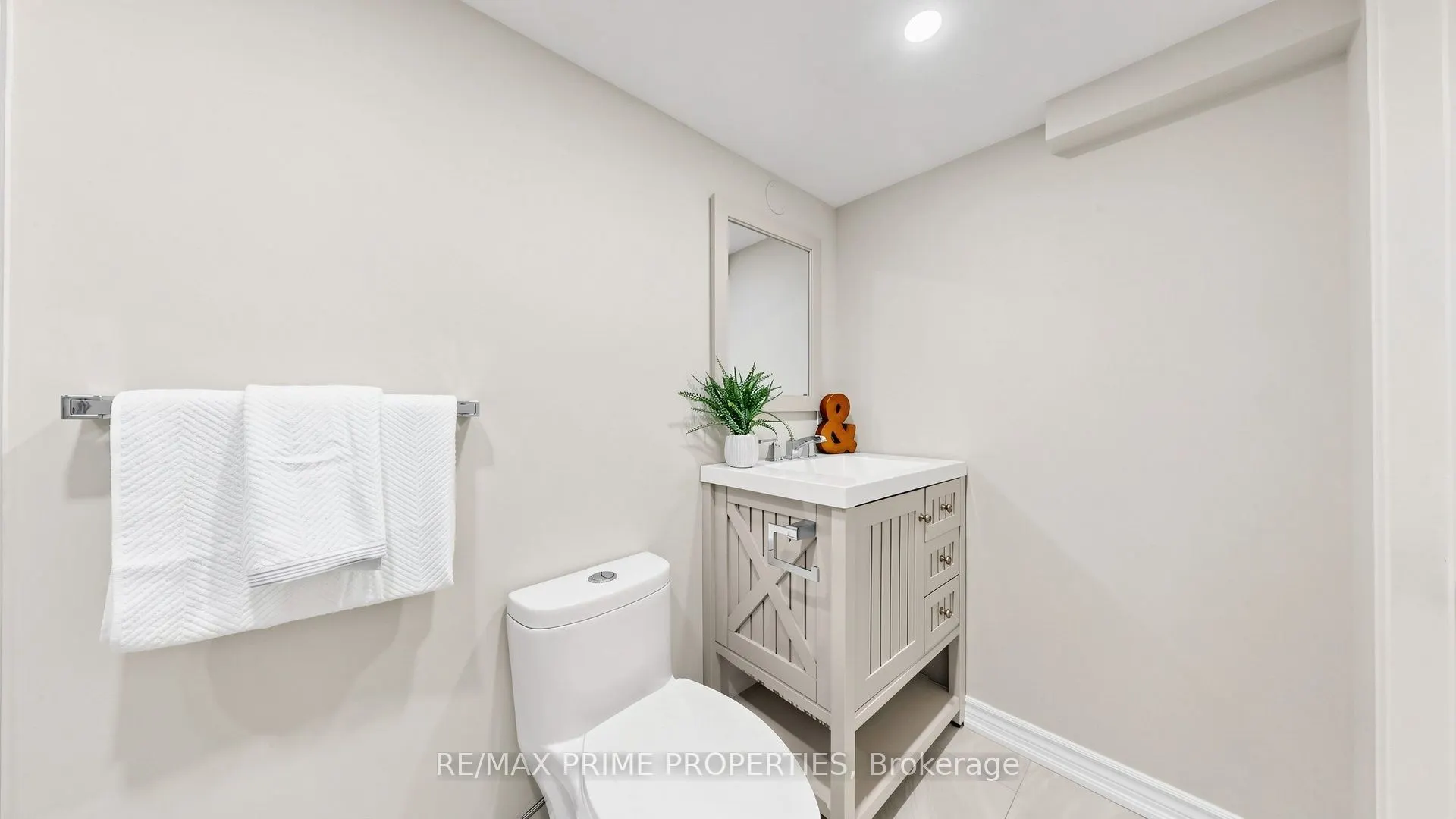 1084 Queen Street W #18B