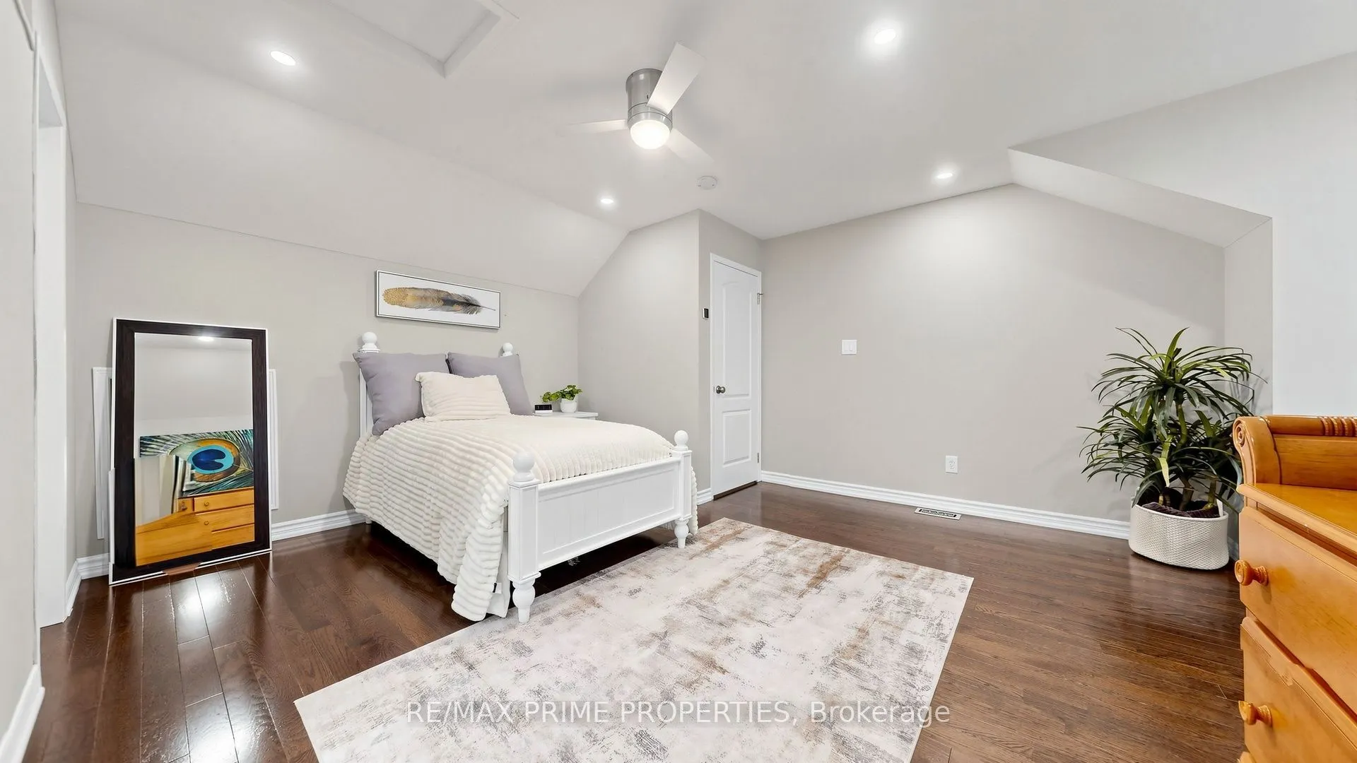 1084 Queen Street W #18B