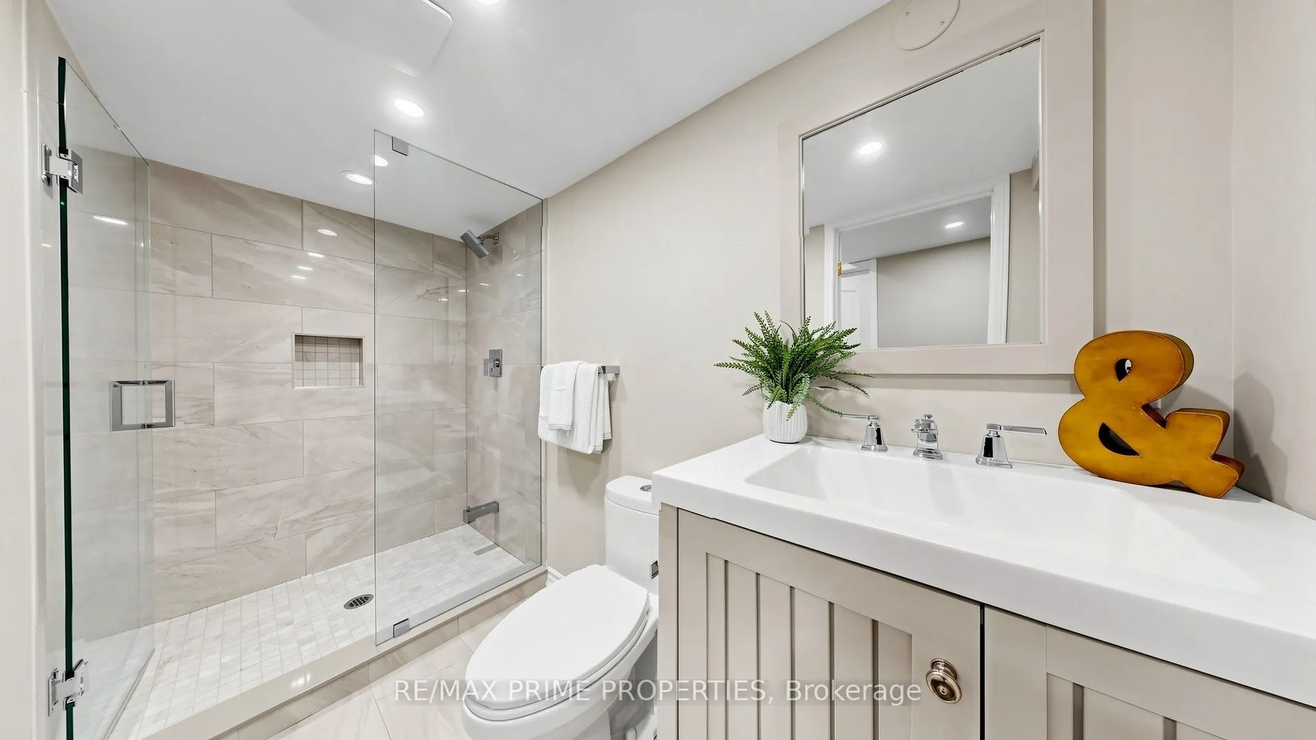 1084 Queen Street W #18B