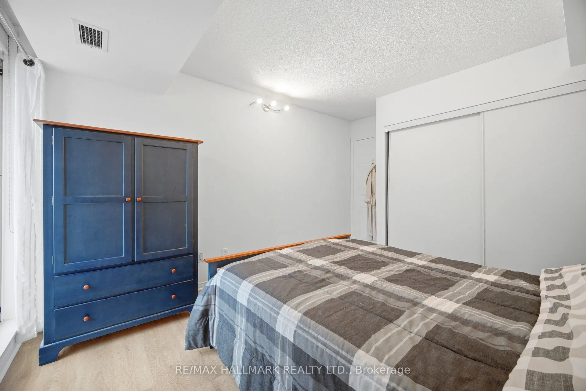 190 Manitoba Street #209