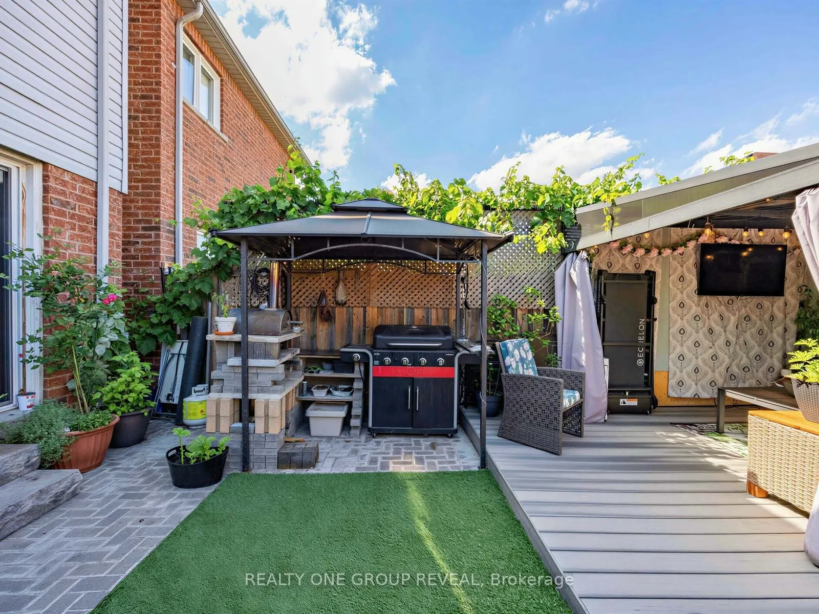 6122 Coxswain Crescent