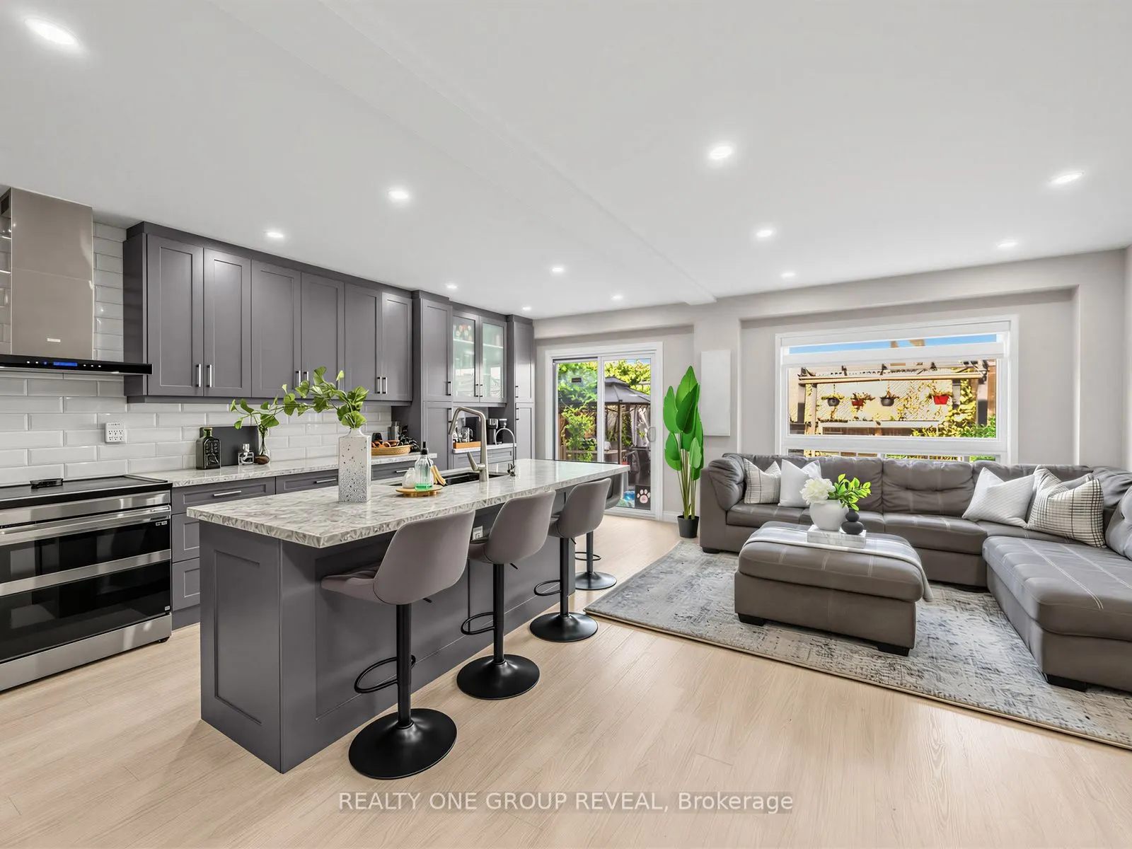 6122 Coxswain Crescent