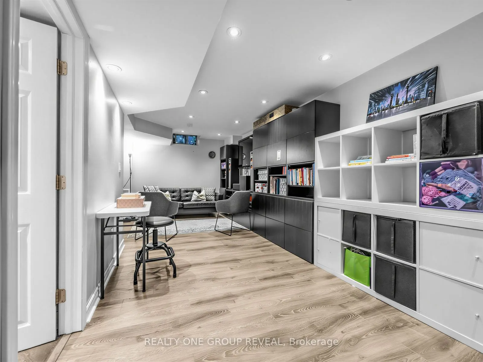 6122 Coxswain Crescent