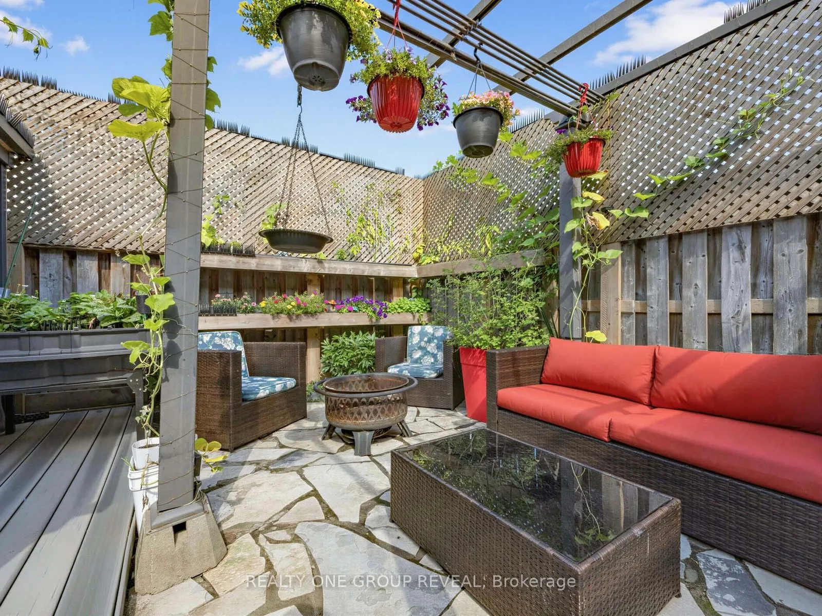 6122 Coxswain Crescent