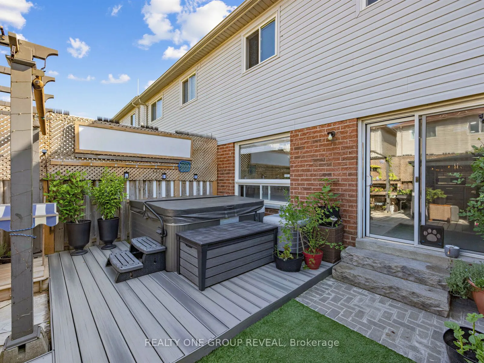 6122 Coxswain Crescent