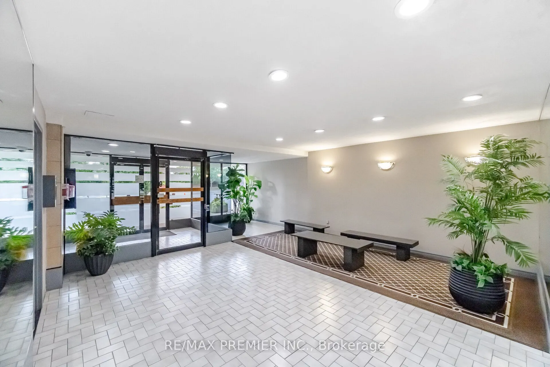 2825 Islington Avenue #406