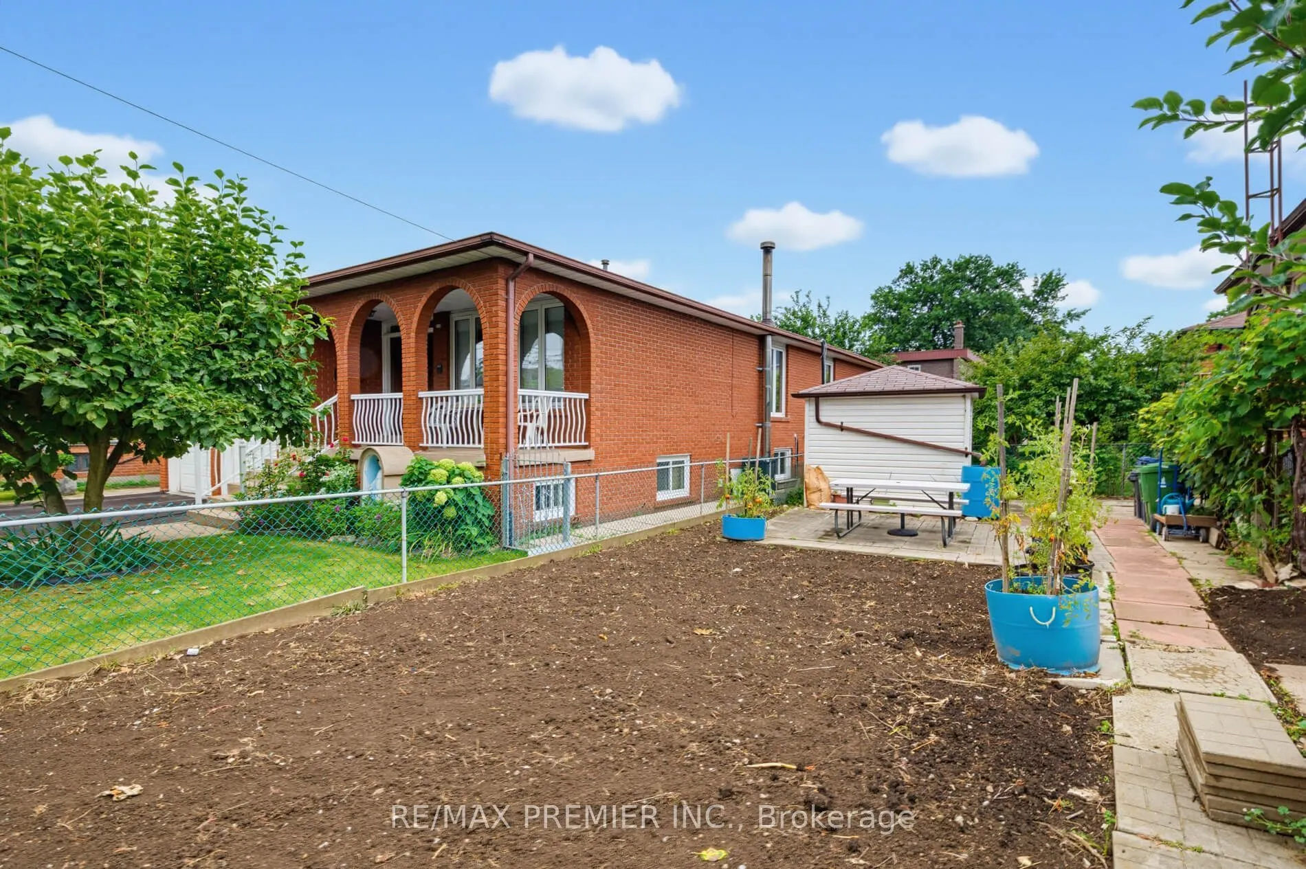 27 Whitfield Avenue