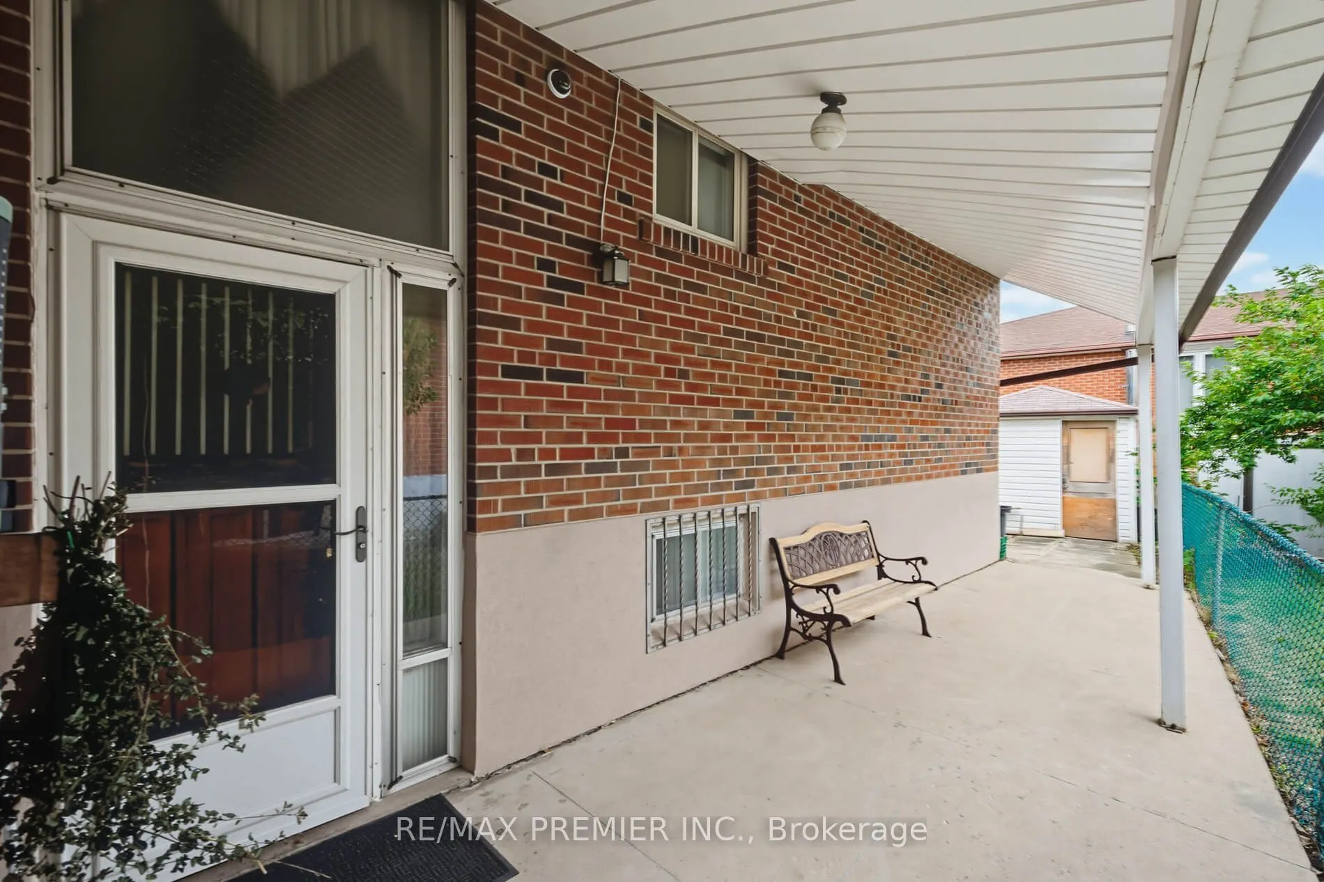 27 Whitfield Avenue