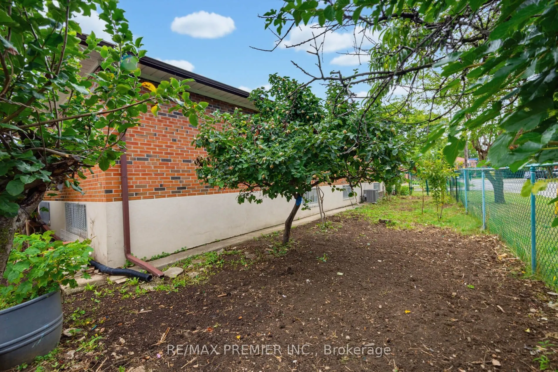 27 Whitfield Avenue