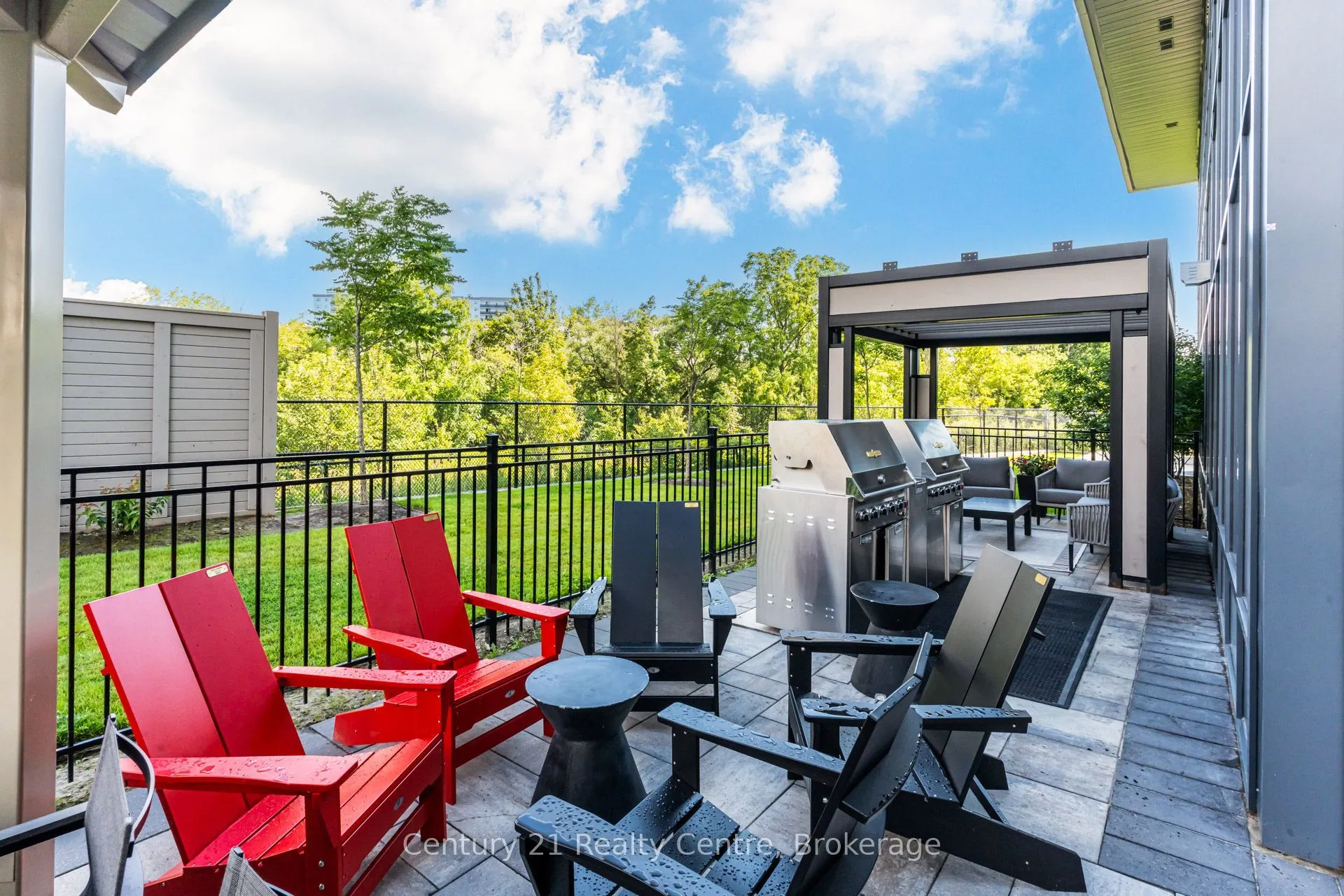 1063 Douglas McCurdy Common #513