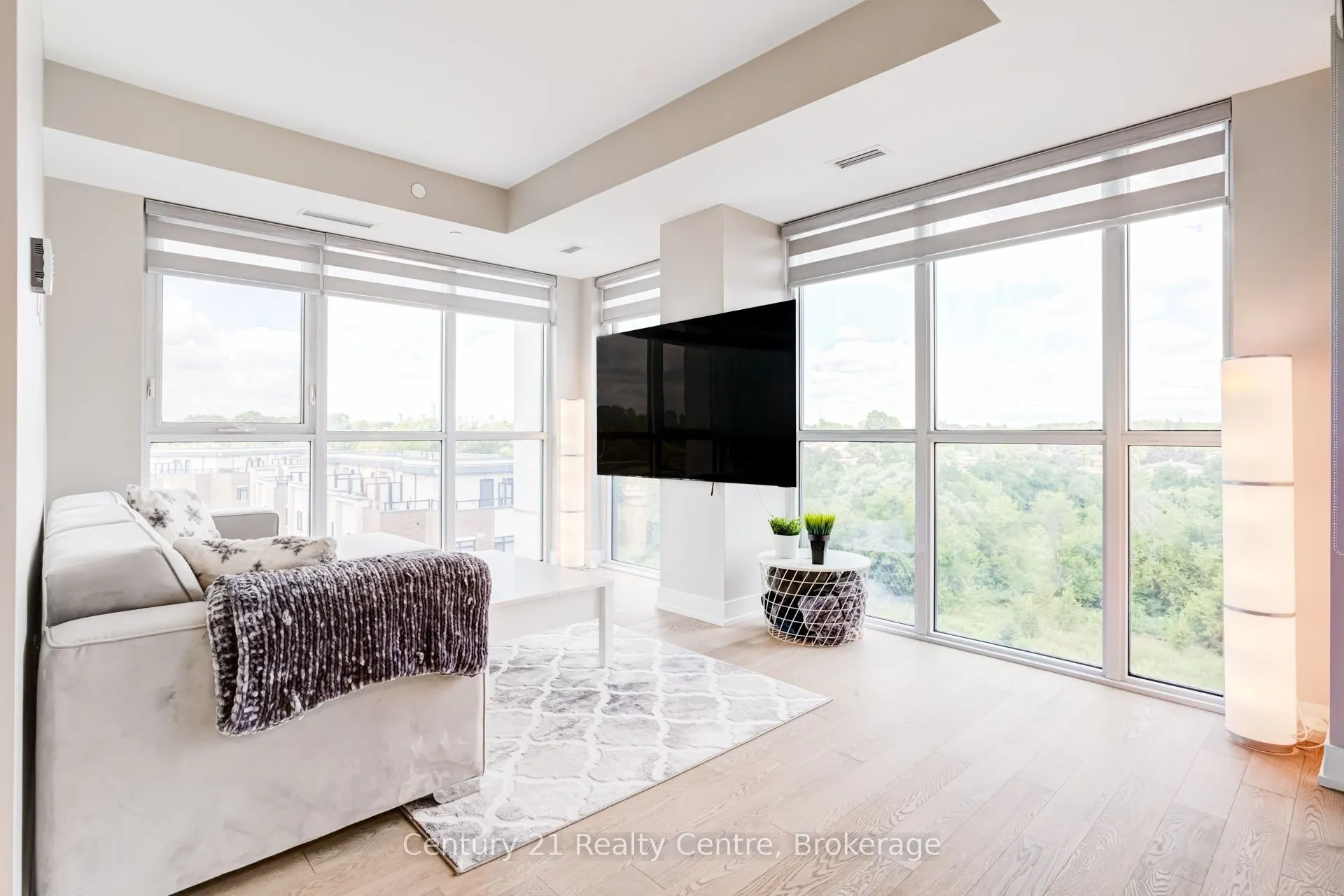 1063 Douglas McCurdy Common #513