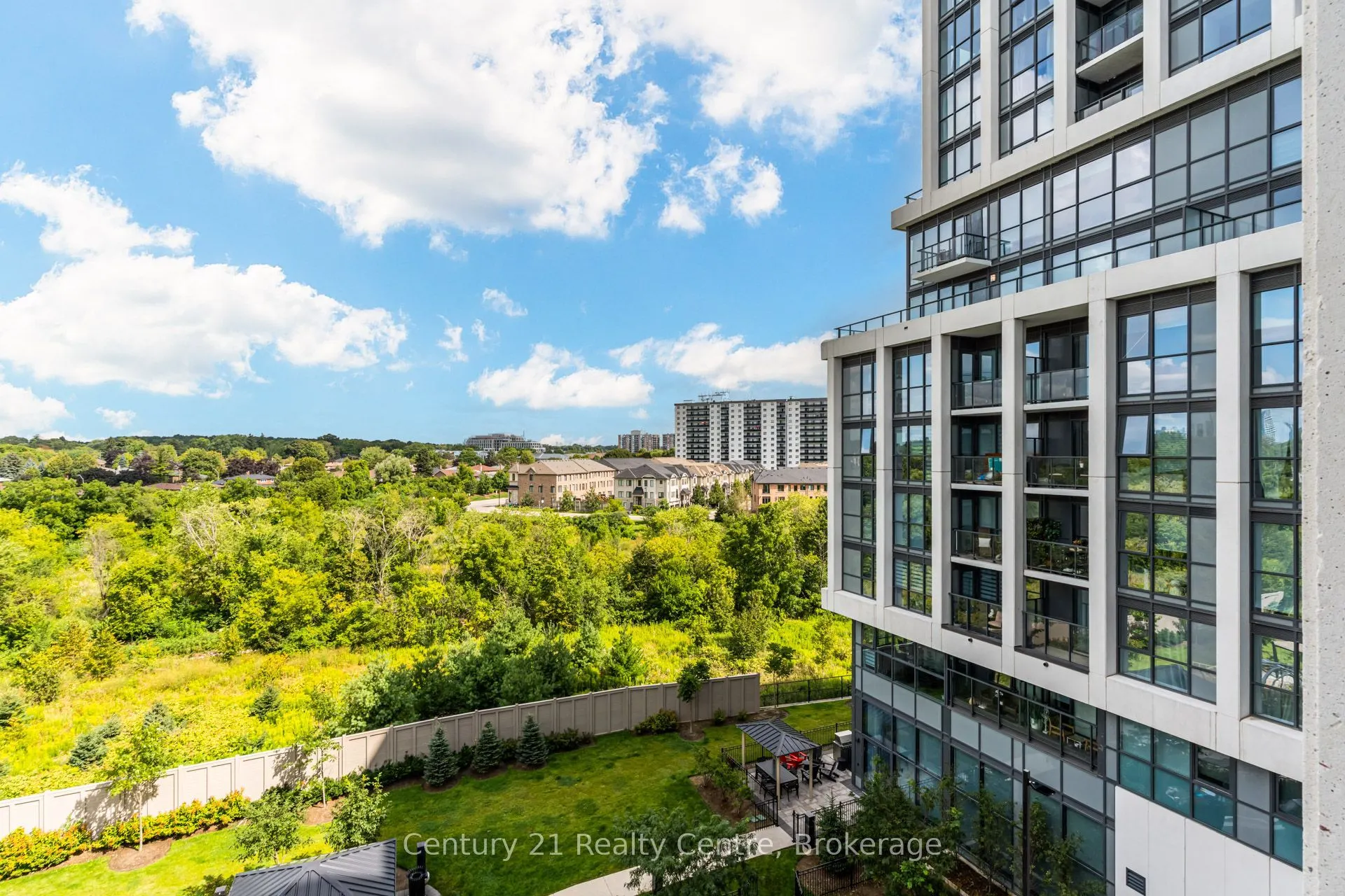 1063 Douglas McCurdy Common #513