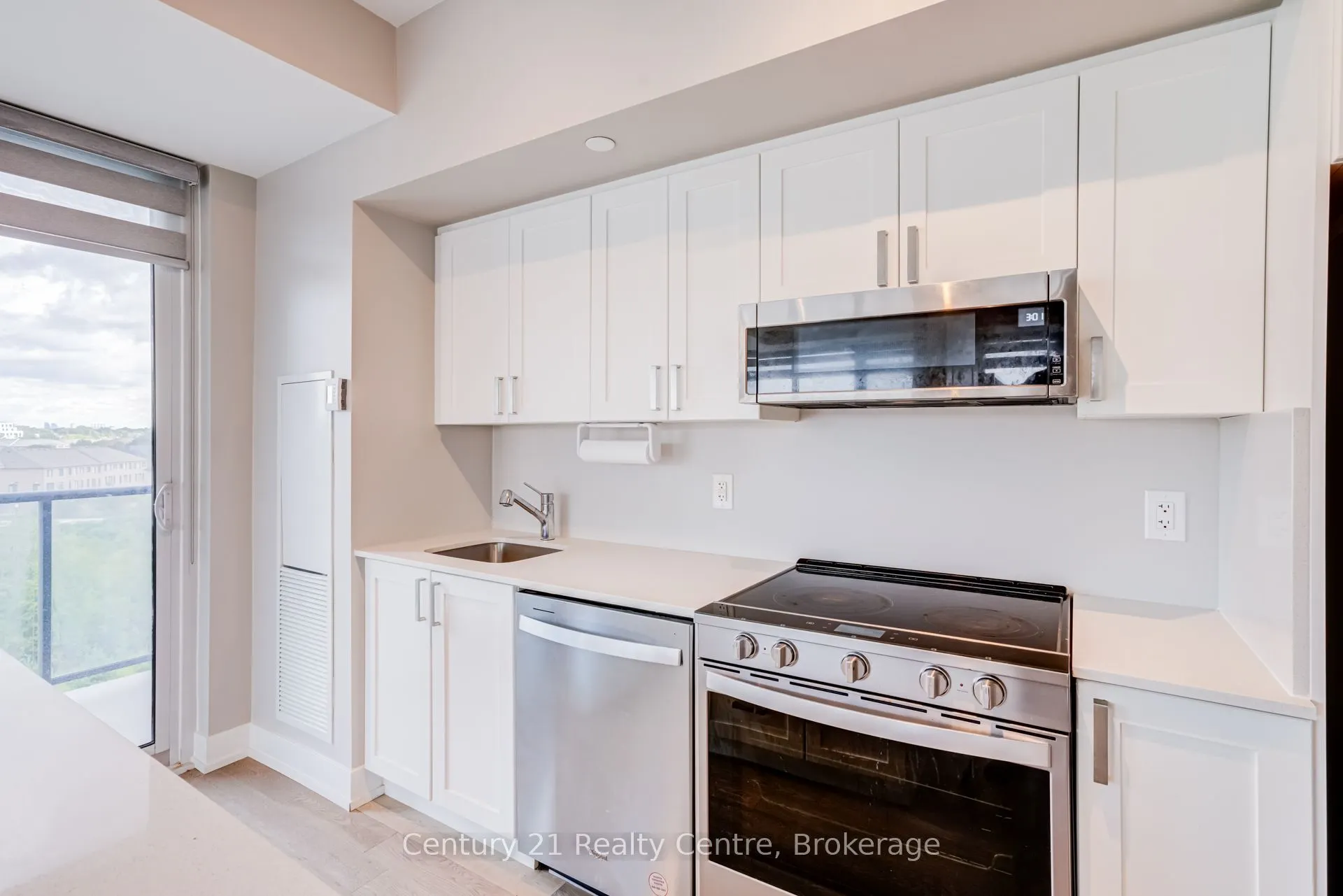 1063 Douglas McCurdy Common #513