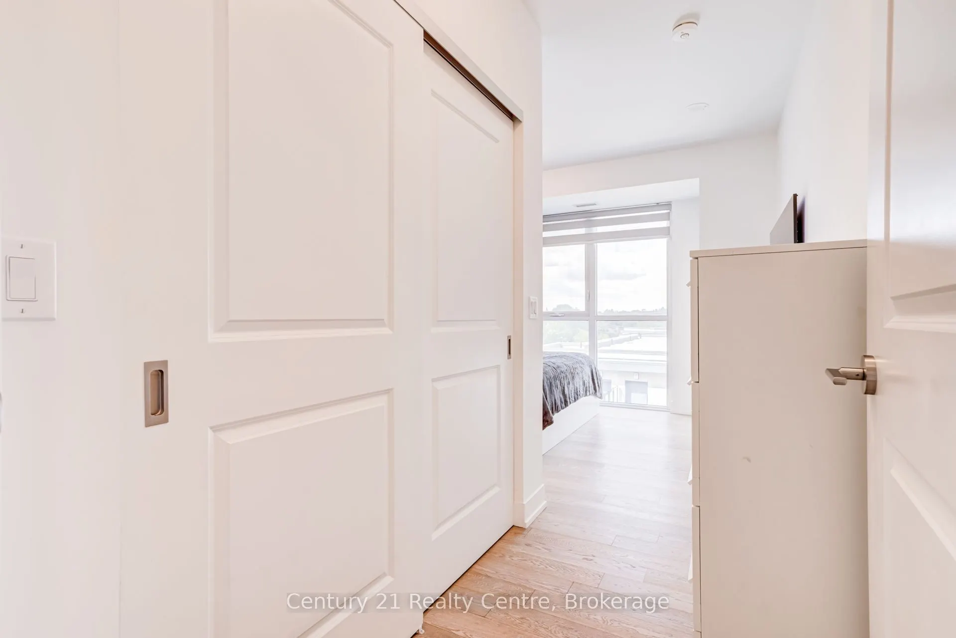 1063 Douglas McCurdy Common #513