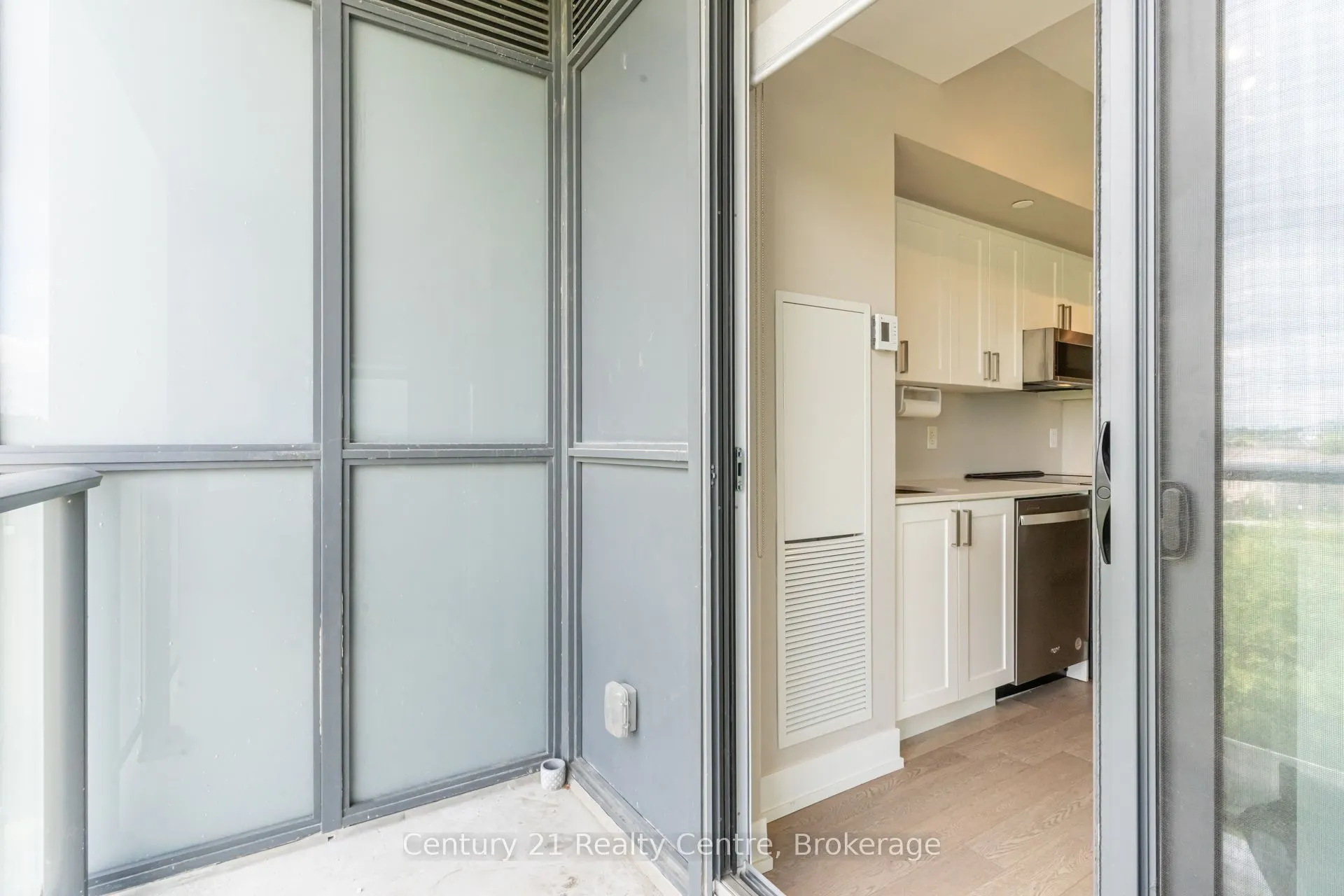 1063 Douglas McCurdy Common #513