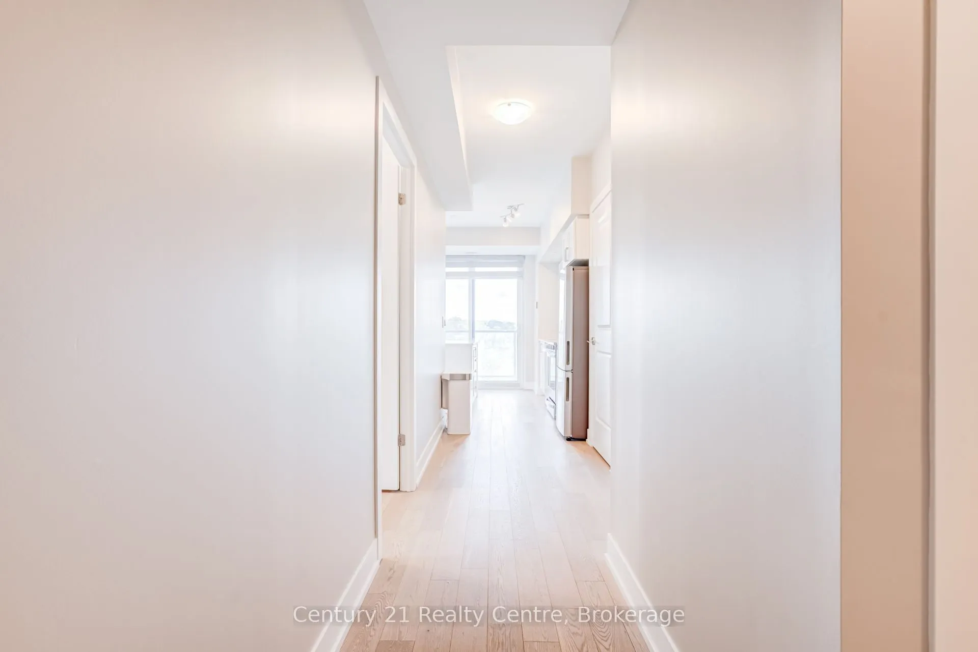 1063 Douglas McCurdy Common #513