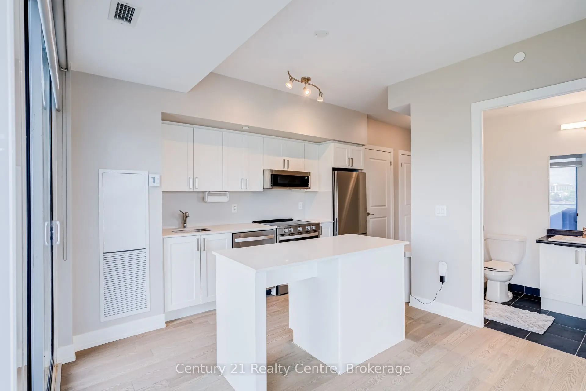 1063 Douglas McCurdy Common #513