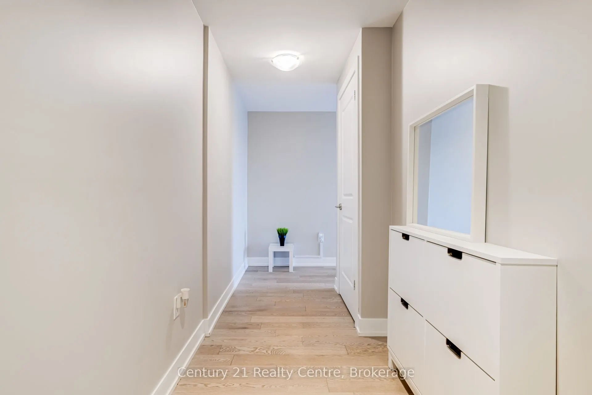 1063 Douglas McCurdy Common #513