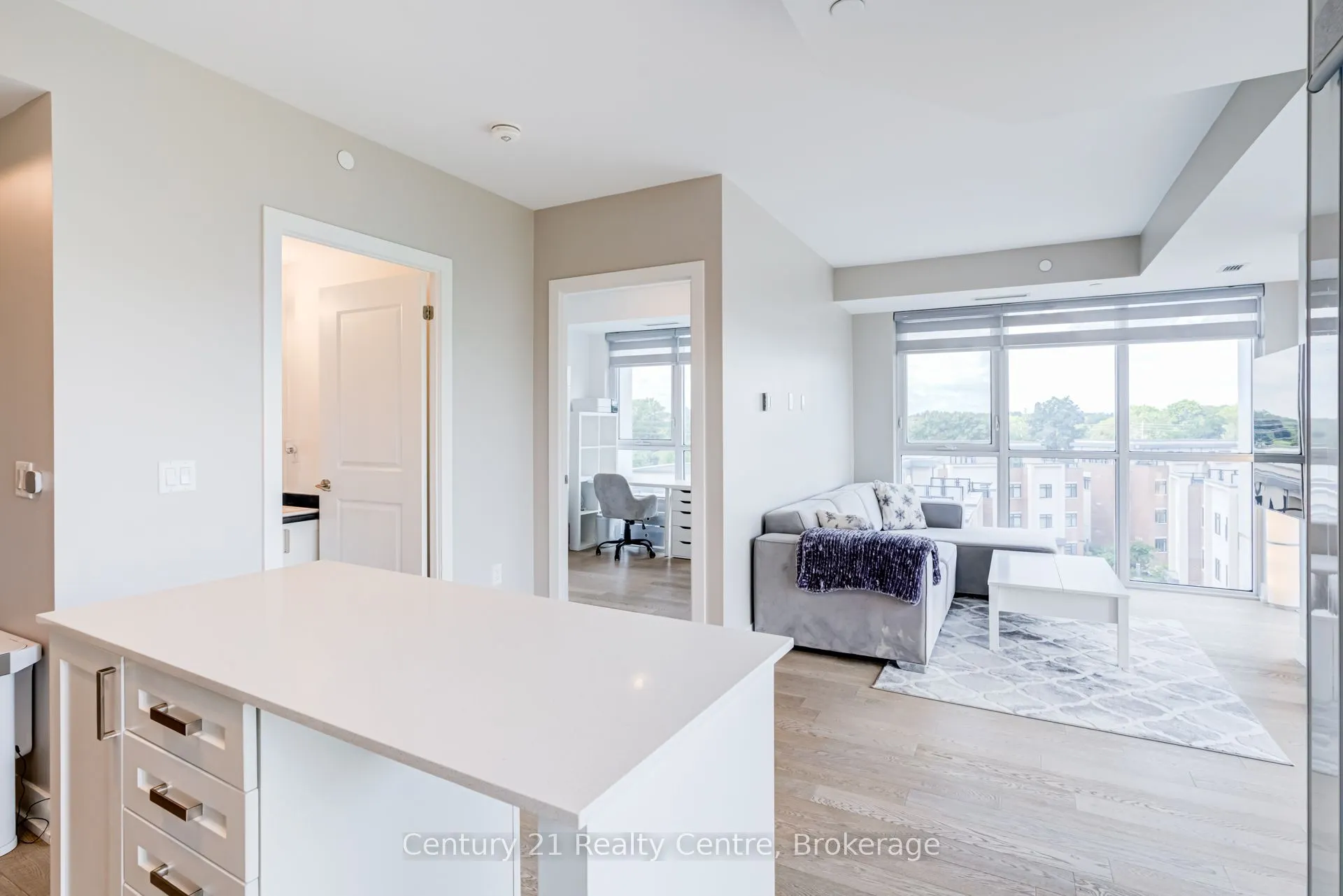 1063 Douglas McCurdy Common #513