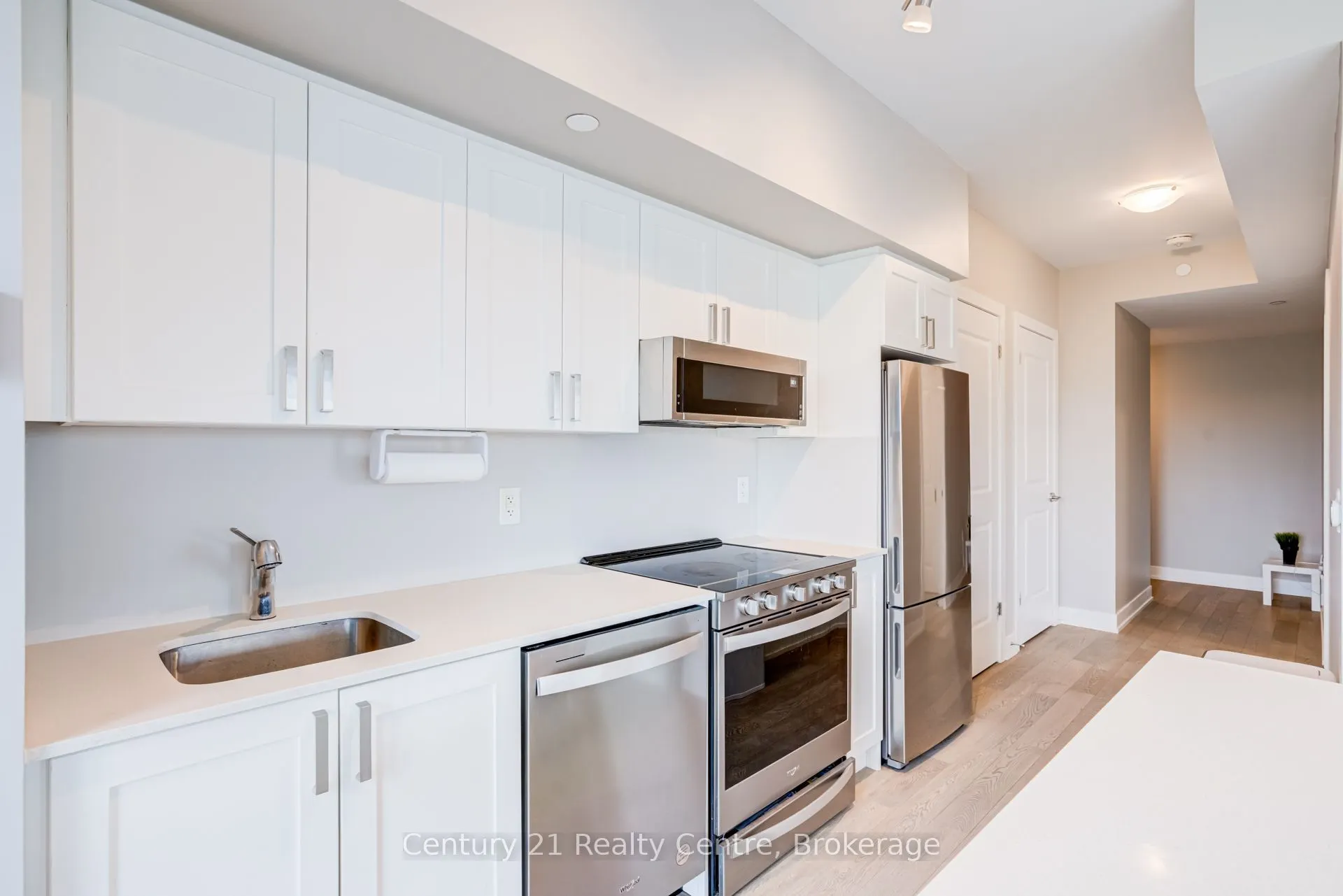 1063 Douglas McCurdy Common #513