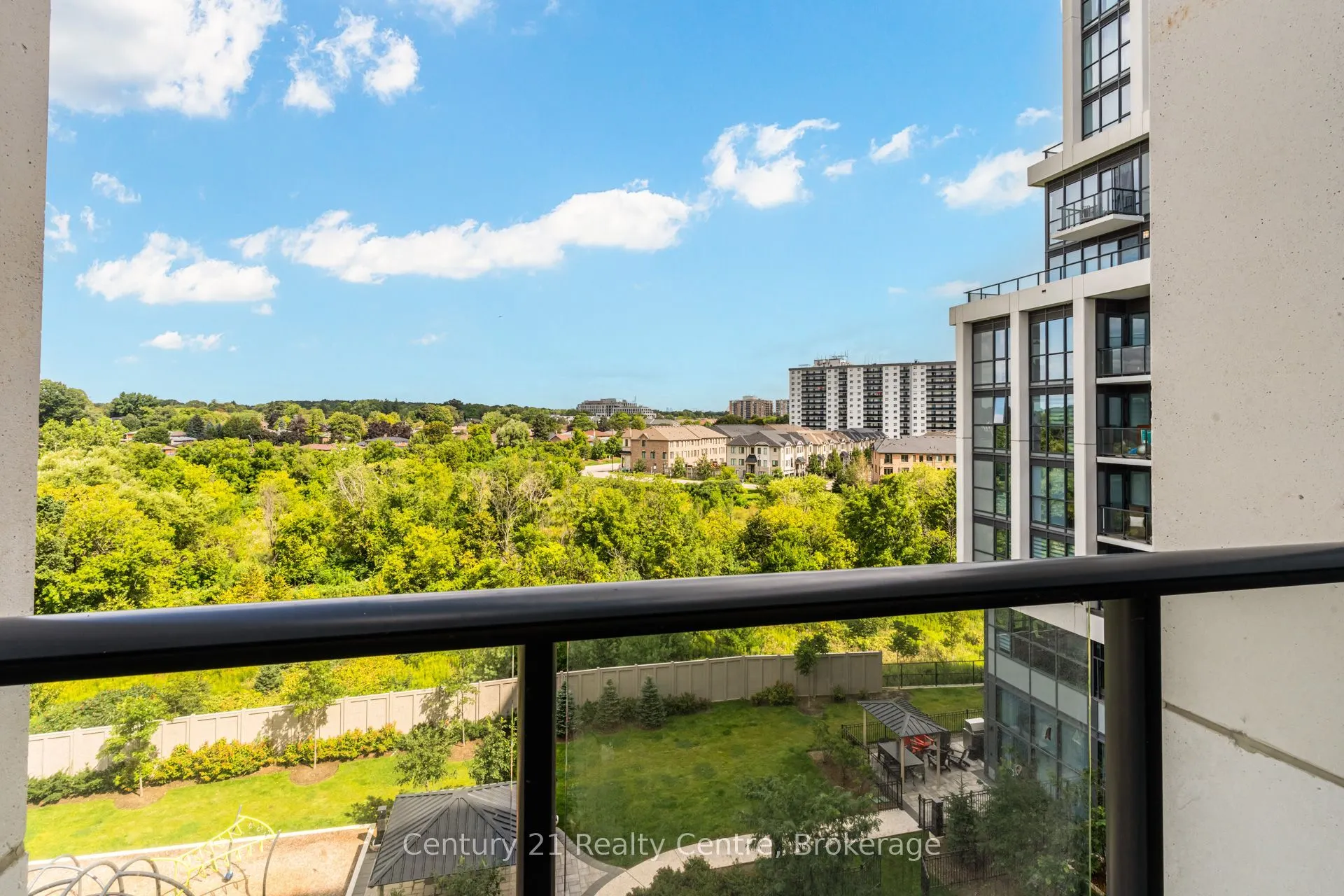 1063 Douglas McCurdy Common #513